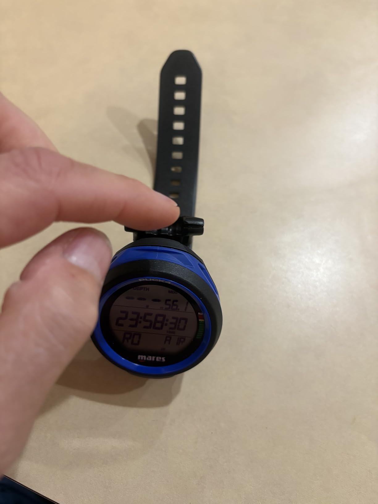 Mares Puck 4 Wrist Dive Computer | Entry-Level Watch-Style One Button Control Underwater Scuba Diving Computer, Black/Olive customer photo 1