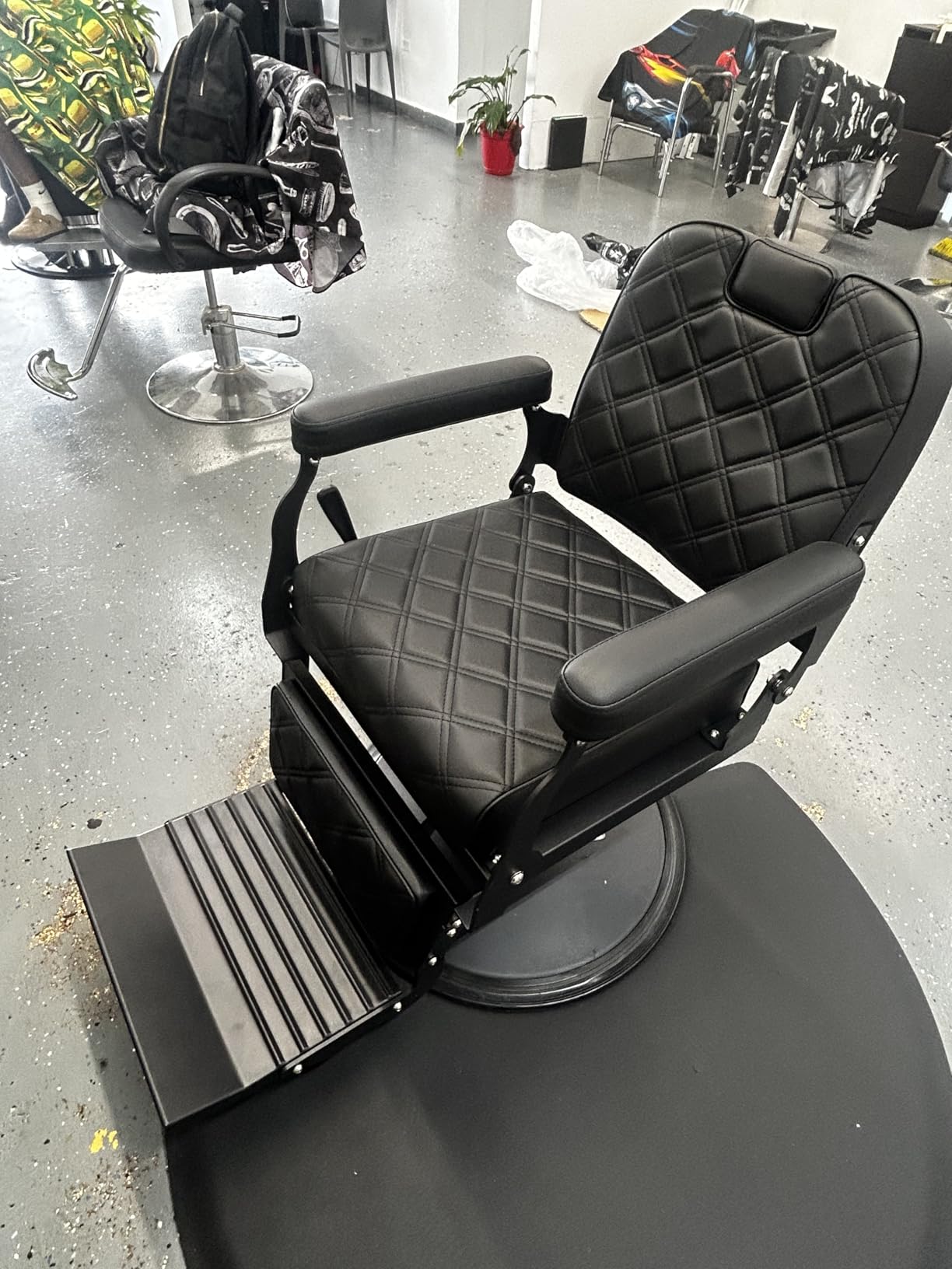 Barber Chair Hair Salon Chair,Heavy Duty 700 LBS, for Hair Stylist Barber Beauty Tattoo Massage(Black) customer photo 1