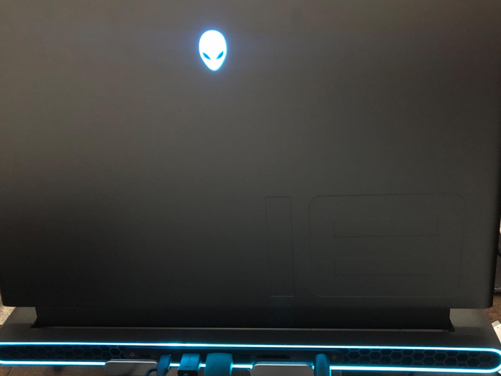 Alienware M18 R2 Gaming Laptop - 18 QHD+ 165Hz 3ms Display, Intel Core i9-14900HX, 32GB DDR5 RAM, 1TB SSD, NVIDIA GeForce RTX 4080 12 GB GDDR6, Windows 11 Home, Onsite Service - Dark Metallic Moon customer photo 1