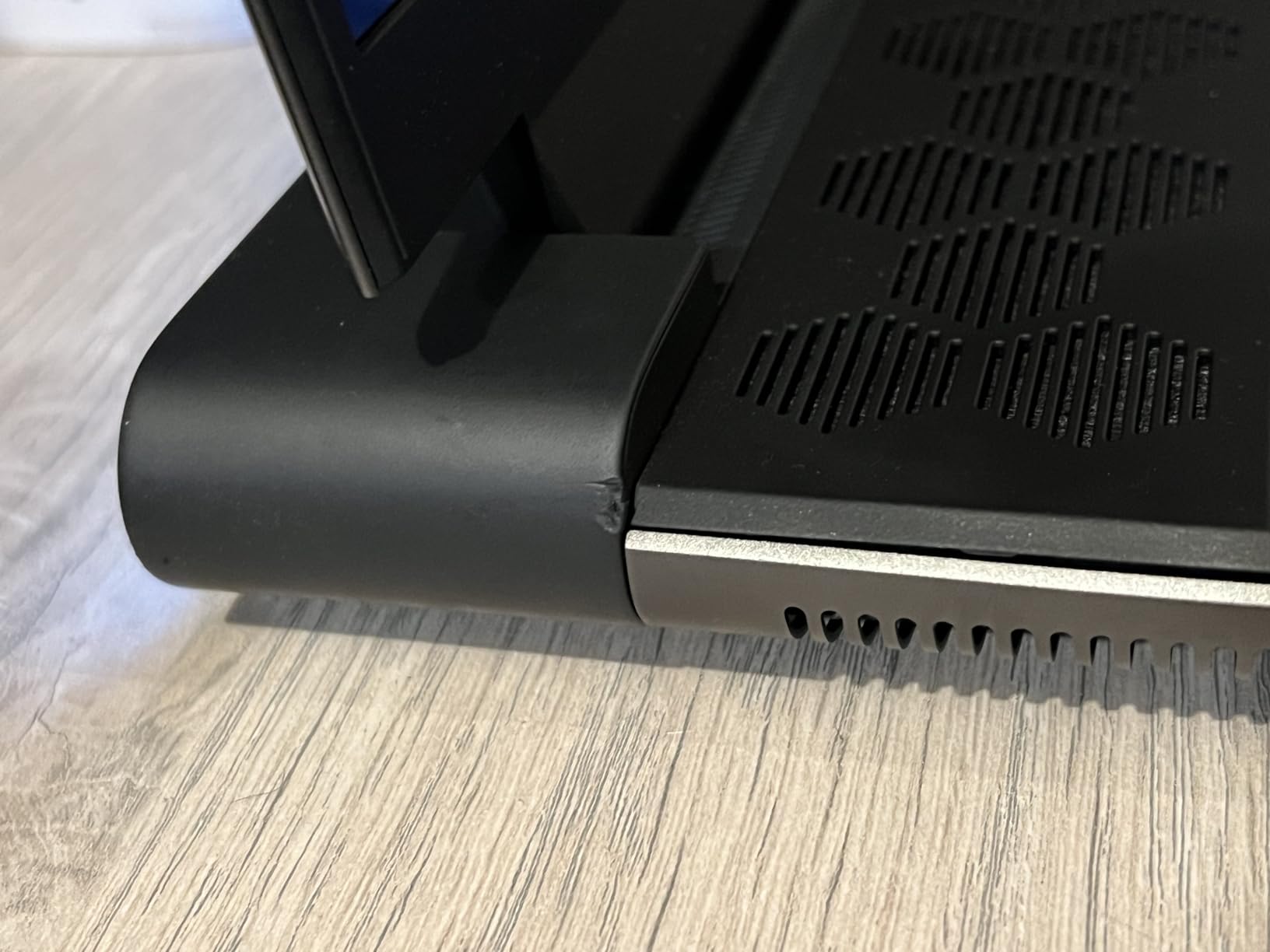 Alienware M18 R2 Gaming Laptop - 18 QHD+ 165Hz 3ms Display, Intel Core i9-14900HX, 32GB DDR5 RAM, 1TB SSD, NVIDIA GeForce RTX 4080 12 GB GDDR6, Windows 11 Home, Onsite Service - Dark Metallic Moon customer photo 2