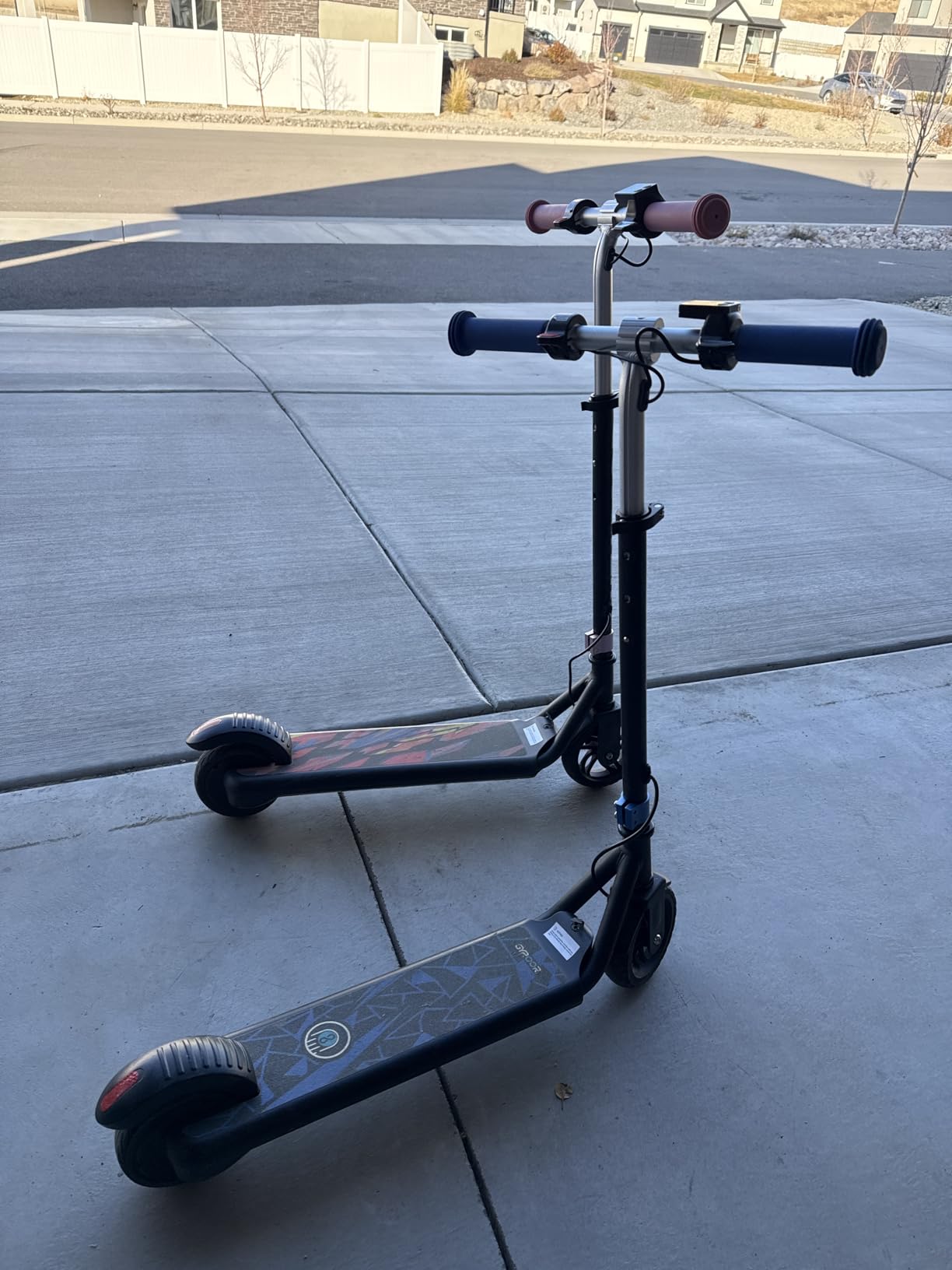 Gyroor Kids Electric Scooter 150W Motor LED Display H30Max | 150W Powerful Motor, Dual Brake System, Adjustable Height, Bluetooth Speaker, UL2272 Certified customer photo 2