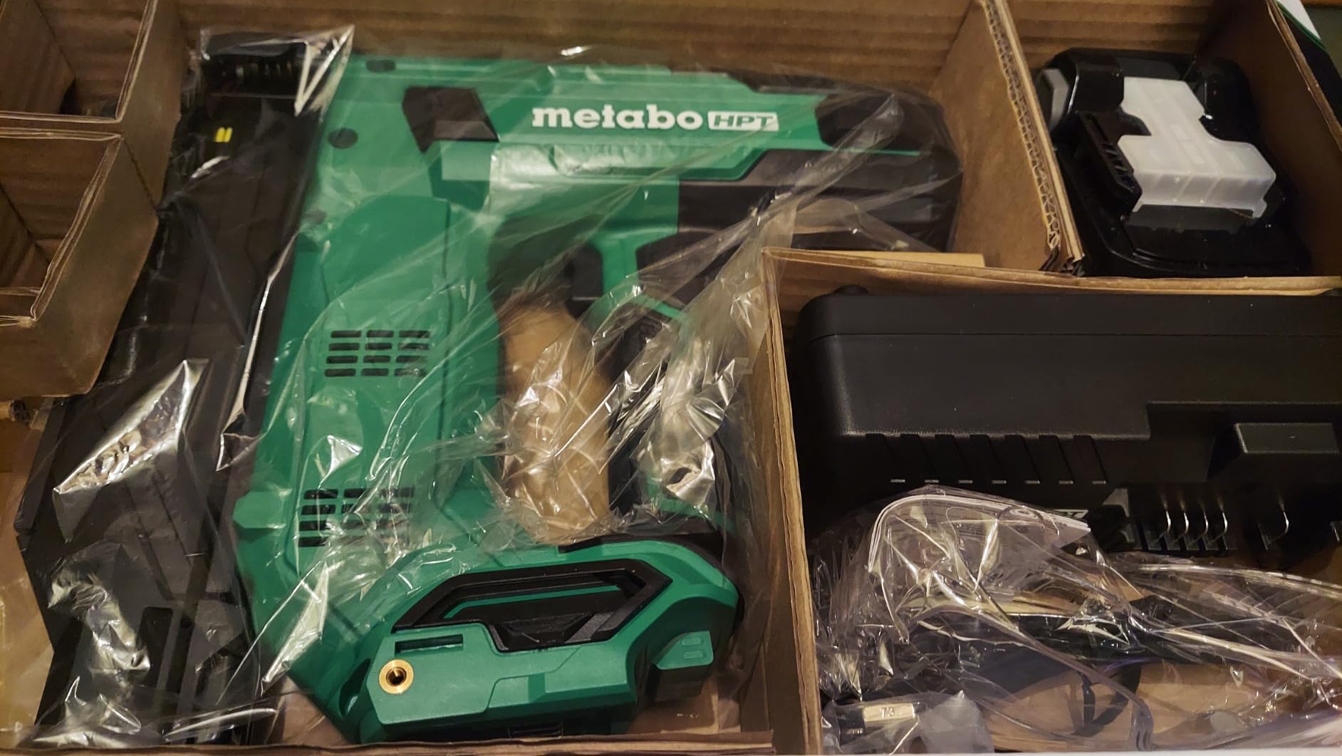 Metabo HPT Brad Nailer, 18 Gauge Cordless, 18V Kit, NT1850DG customer photo 2