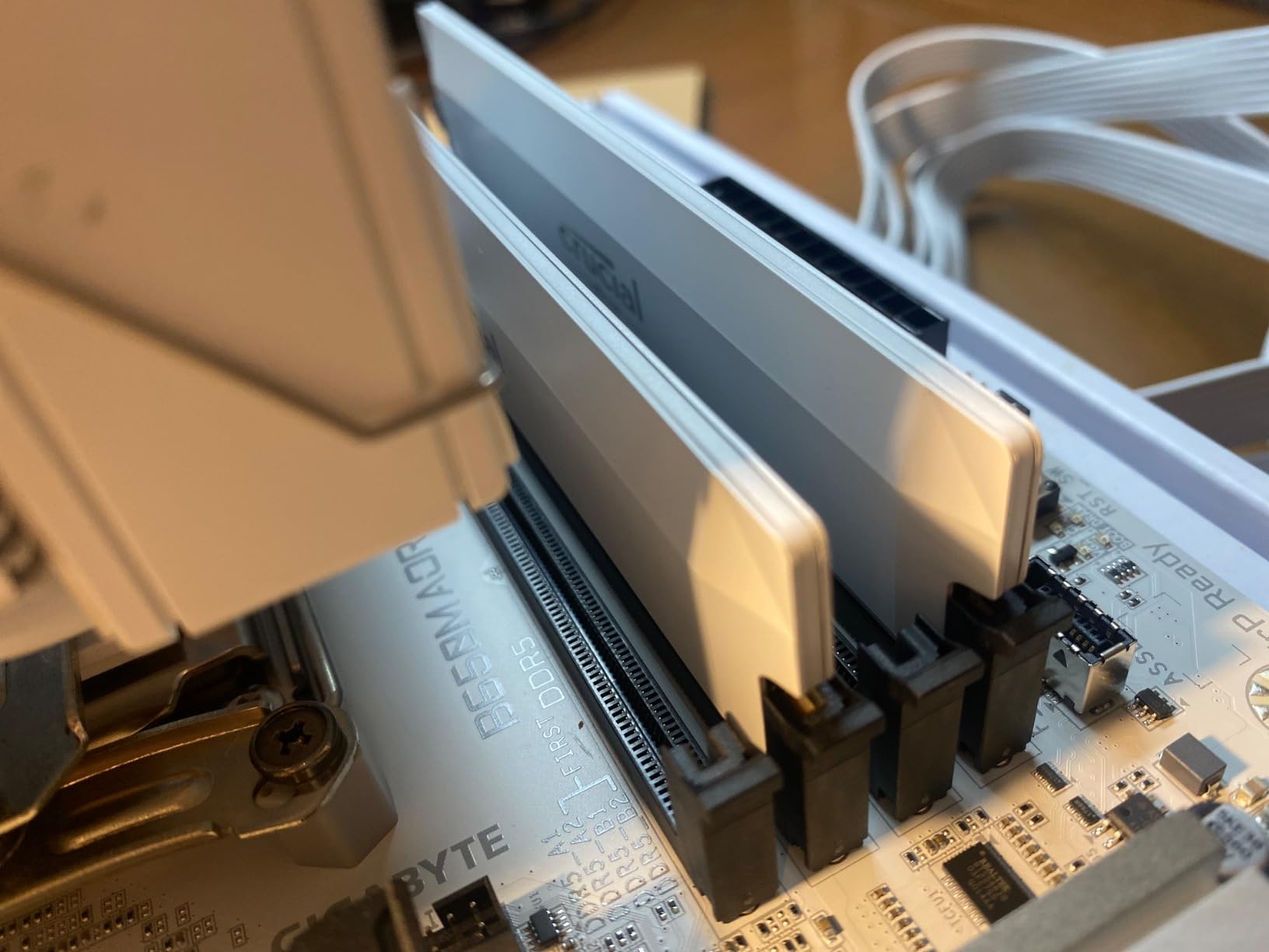 Crucial Pro 32GB DDR5 RAM Kit (2x16GB), CL36 6000MHz, Overclocking Desktop Gaming Memory, Intel XMP 3.0 & AMD Expo Compatible, White - CP2K16G60C36U5W customer photo 1