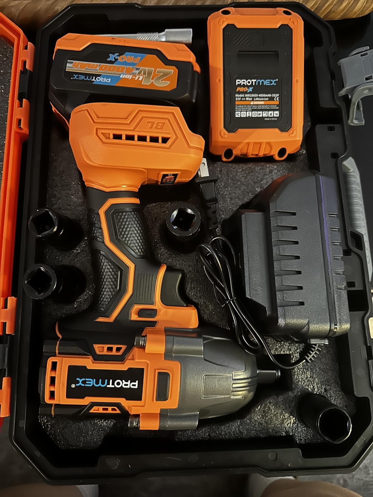 Cordless Impact Wrench, 900Ft-lbs (1200N.m) 1/2