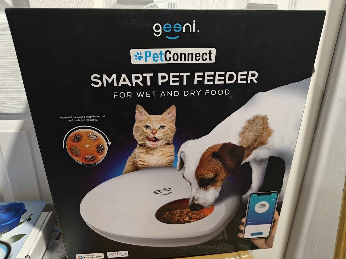 Geeni Smart Pet Feeder for Wet or Dry Food, 5-Meal with Ice Packs, White | Automatic dog and cat feeder, programmable timer, battery backup, Alexa and Google Home compatible customer photo 1