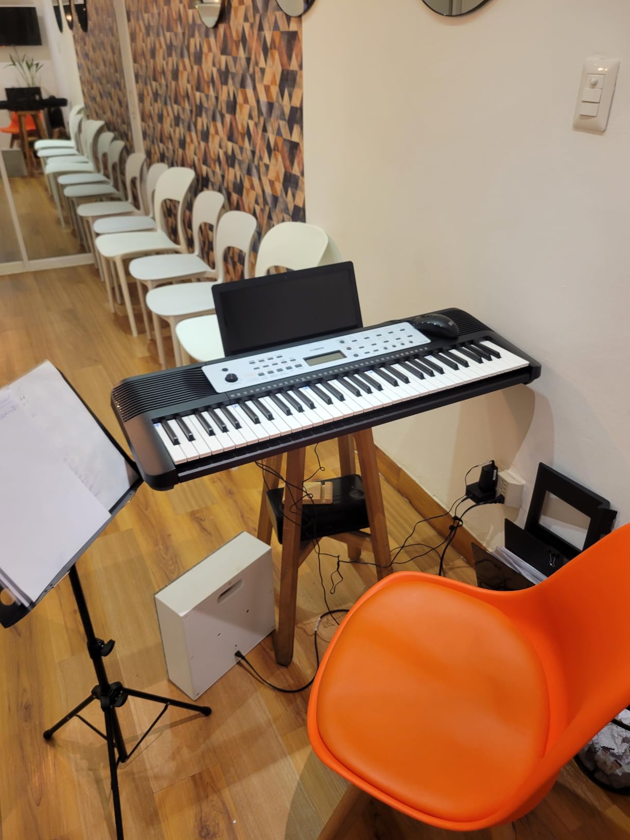Yamaha 61-Key Portable Keyboard for Beginners YPT-280 with Built-In Songs, Quiz Mode, Music Rest, Power Adapter customer photo 2