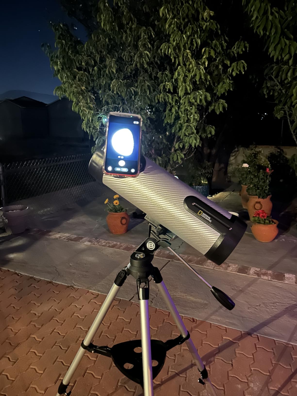 National Geographic 114mm Reflector Telescope with Eyepieces Mount Smartphone Adapter for Astronomy Astrophotography customer photo 1
