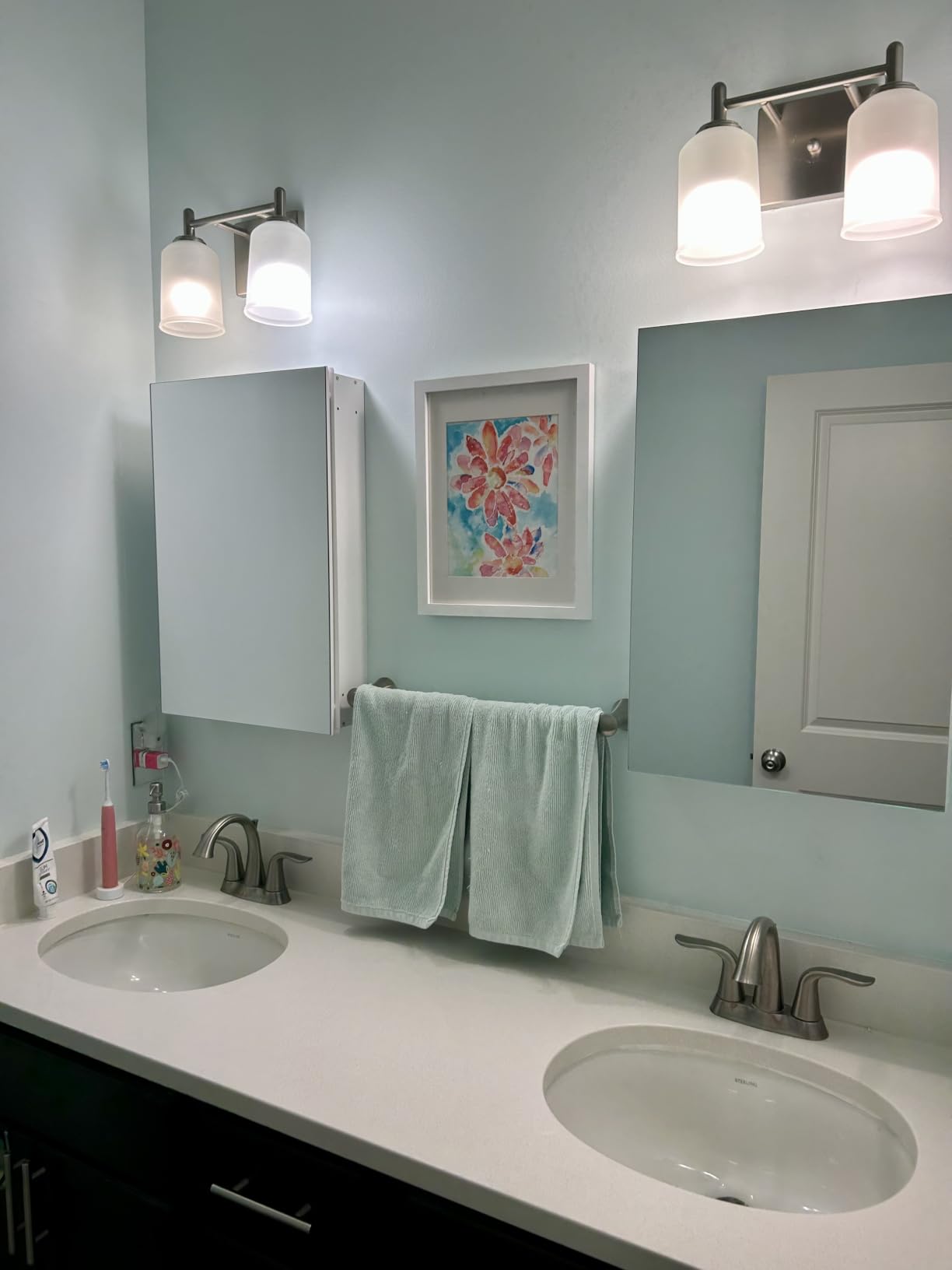 TokeShimi 24x32 Mirrored Medicine Cabinet Recessed or Wall Mount, Aluminum Tempered Silver Bathroom Medicine Cabinet with Mirror with Stepless Adjustable Storage Metal for Modern Farmhouse customer photo 2