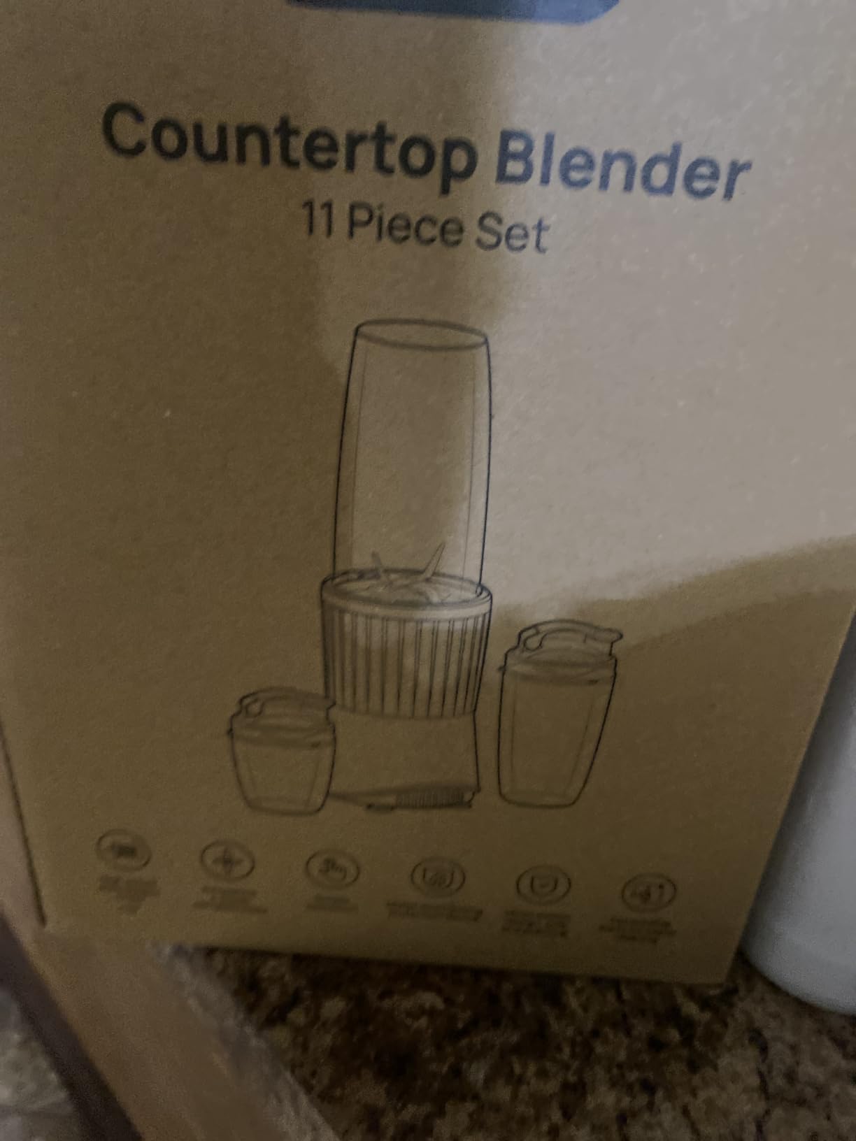 Consciot CB08 11-Piece Blender for Kitchen and Personal Size, Blend Shakes and Smoothies, Frozen Drinks, Baby Food, Spreads & More, 3 Portable To-Go Cups & 2 Spout Lids & 1 Solid Lid, 900 Peak Watts customer photo 1