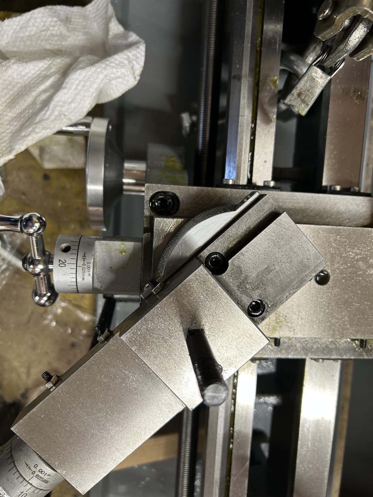 VEVOR Metal Lathe, 8.3'' x 29.5'' Benchtop Metal Lathe 0-2500 RPM Continuously Variable Speed 750W Brushless Motor Metal Gears with LCD Display Metal Lathe Machine customer photo 1