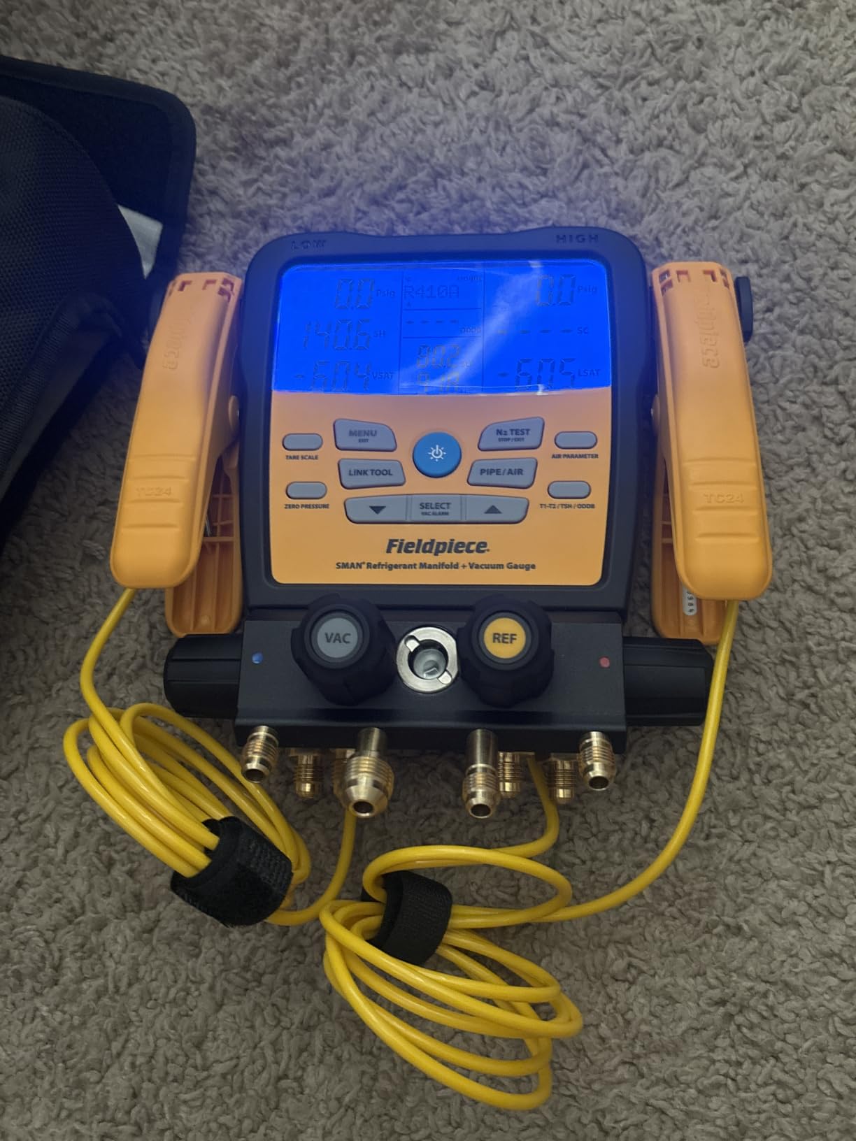 Fieldpiece SM482V Wireless 4-Port SMAN Refrigerant Manifold with Vacuum Gauge - Air Conditioning/Refrigerant Digital Gauges for HVAC & Refrigeration customer photo 1