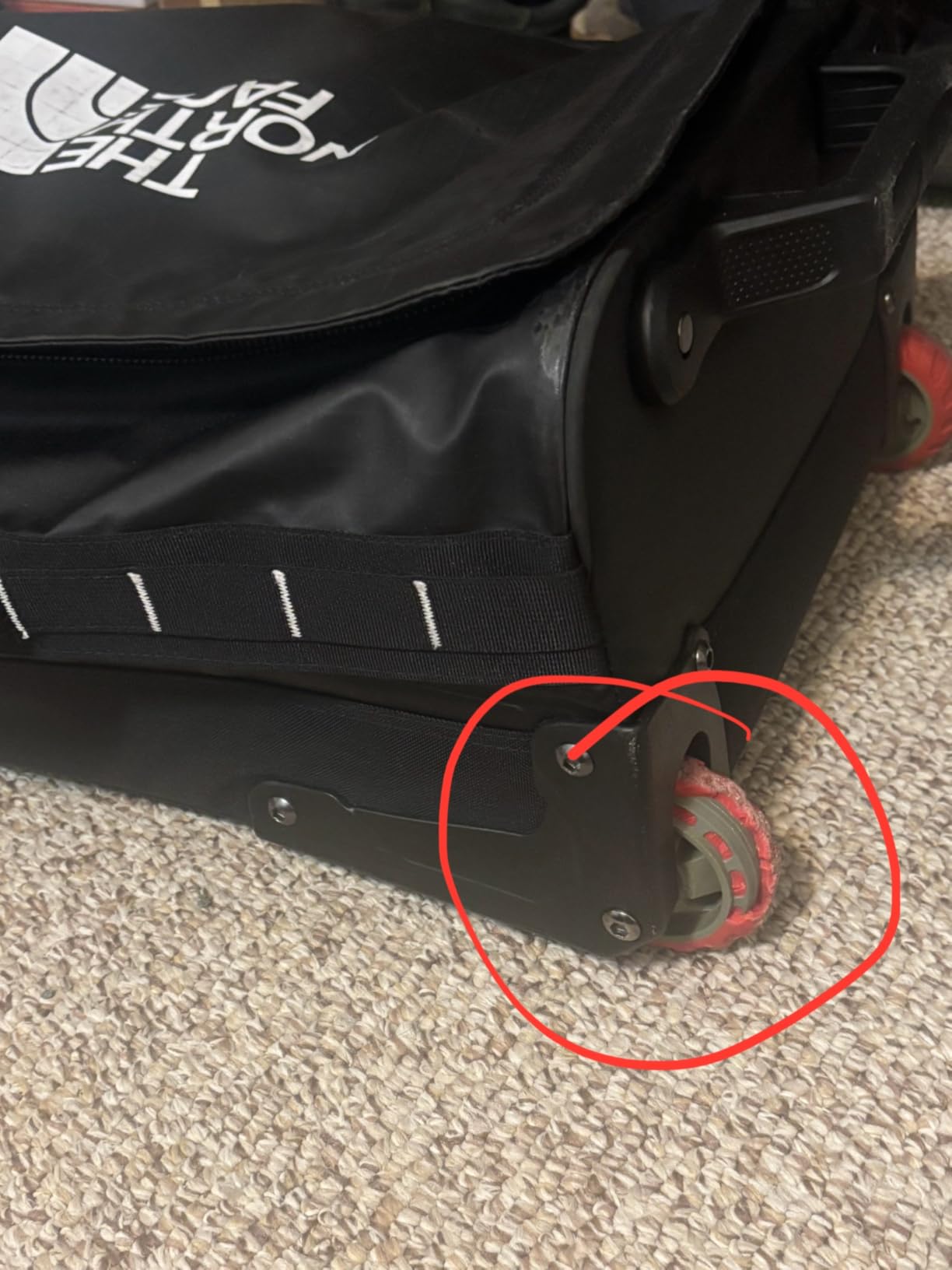The North Face Unisex Base Camp Voyager Roller customer photo 1