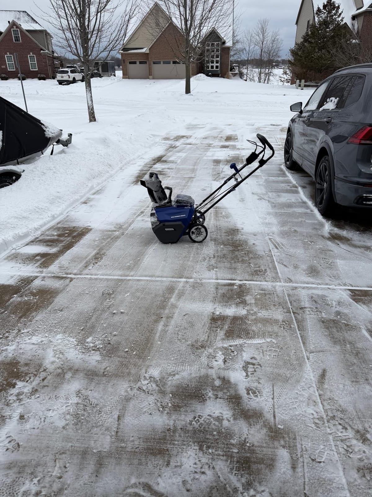 Wild Badger Power 40V 20-Inch Brushless Cordless Electric Snow Blower, 20-in width, 10-in intake, up to 26-ft throw, brushless single-stage power, two 4.0Ah batteries and fast charger customer photo 1