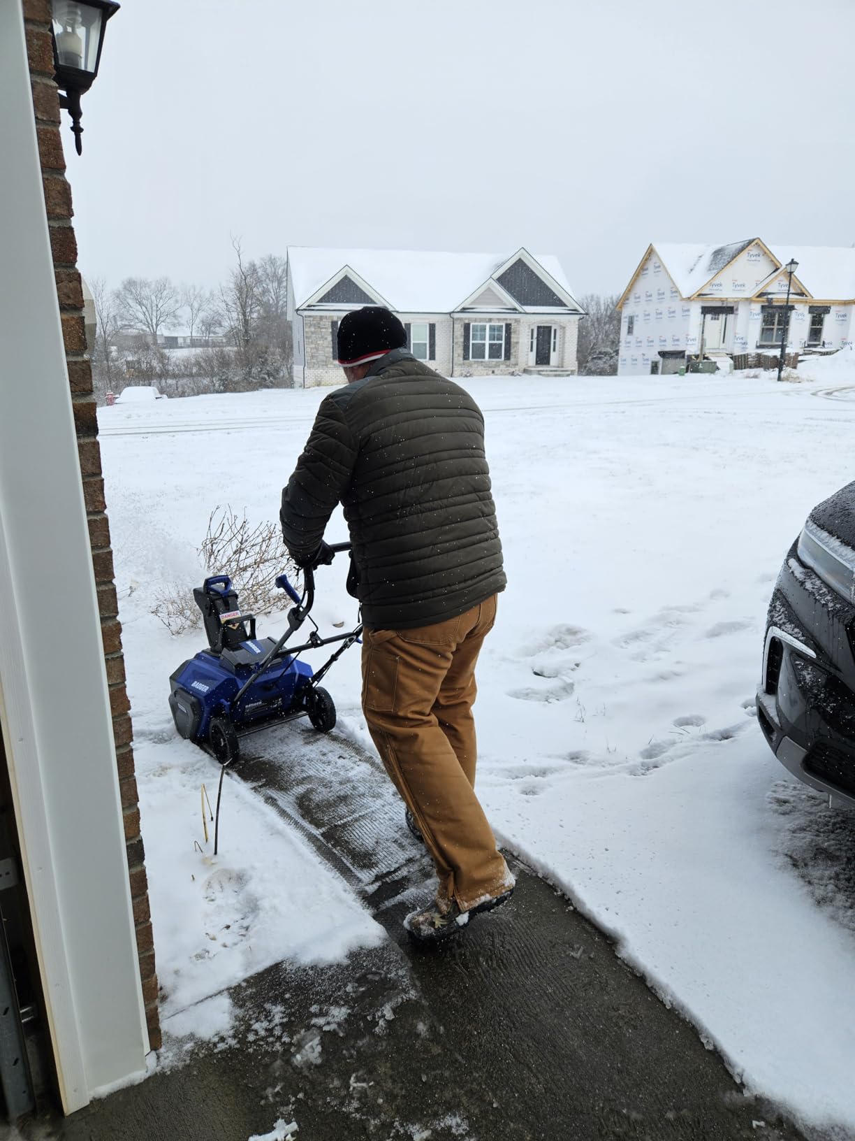 Wild Badger Power 40V 20-Inch Brushless Cordless Electric Snow Blower, 20-in width, 10-in intake, up to 26-ft throw, brushless single-stage power, two 4.0Ah batteries and fast charger customer photo 2