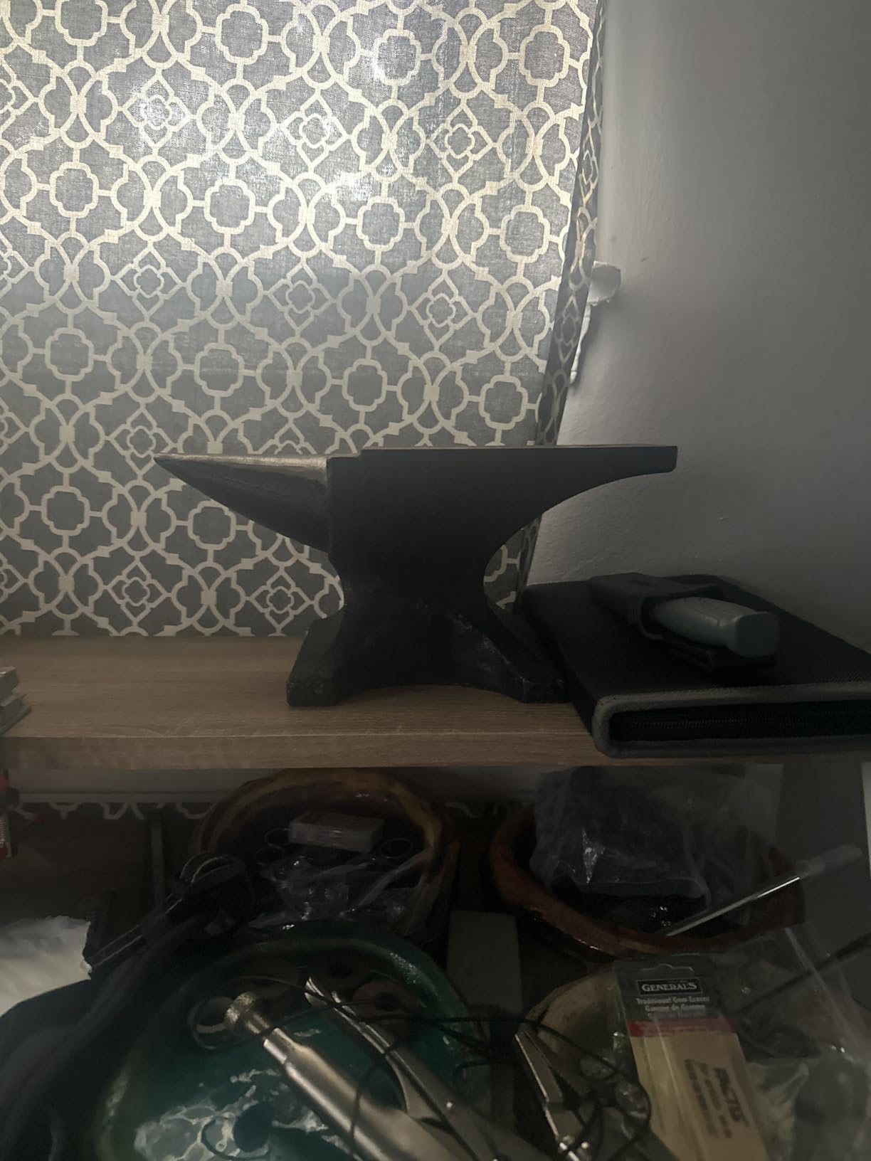 VEVOR Cast Steel Anvil, 105 Lbs Double-Horn Anvil with Large Countertop and Stable Base, High Hardness Rugged Round Horn Anvil Blacksmith, for Bending, Shaping customer photo 1