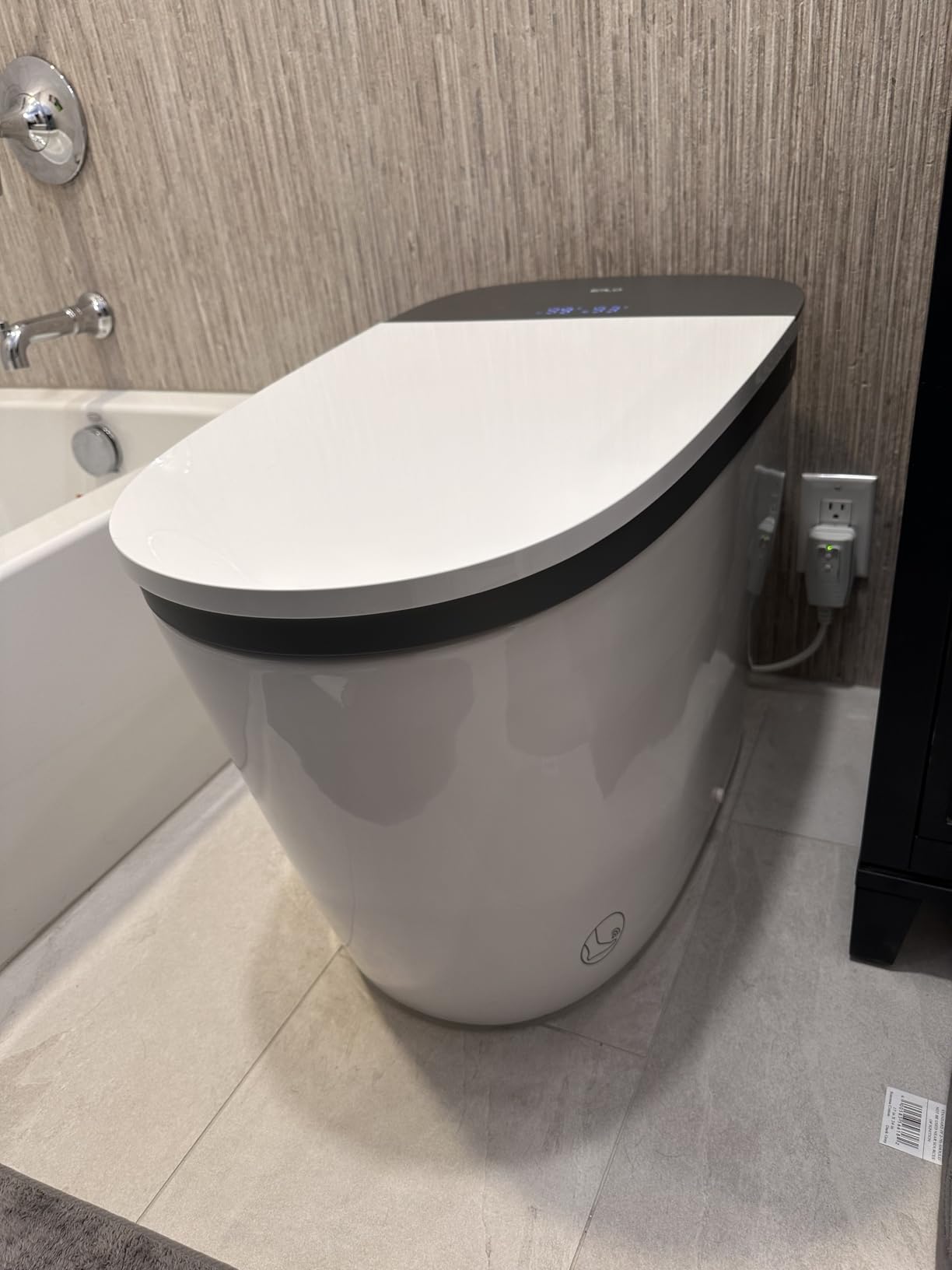 EPLO Smart Toilet Bidet with Auto Open Close, 1000 Gram MaP Flush Score, Foam Dispenser, ADA Comfort Height, Moving Dryer, Auto Flush, Heated Seat, One Piece Elongated Toilet with Tank Built in U8MAX customer photo 2