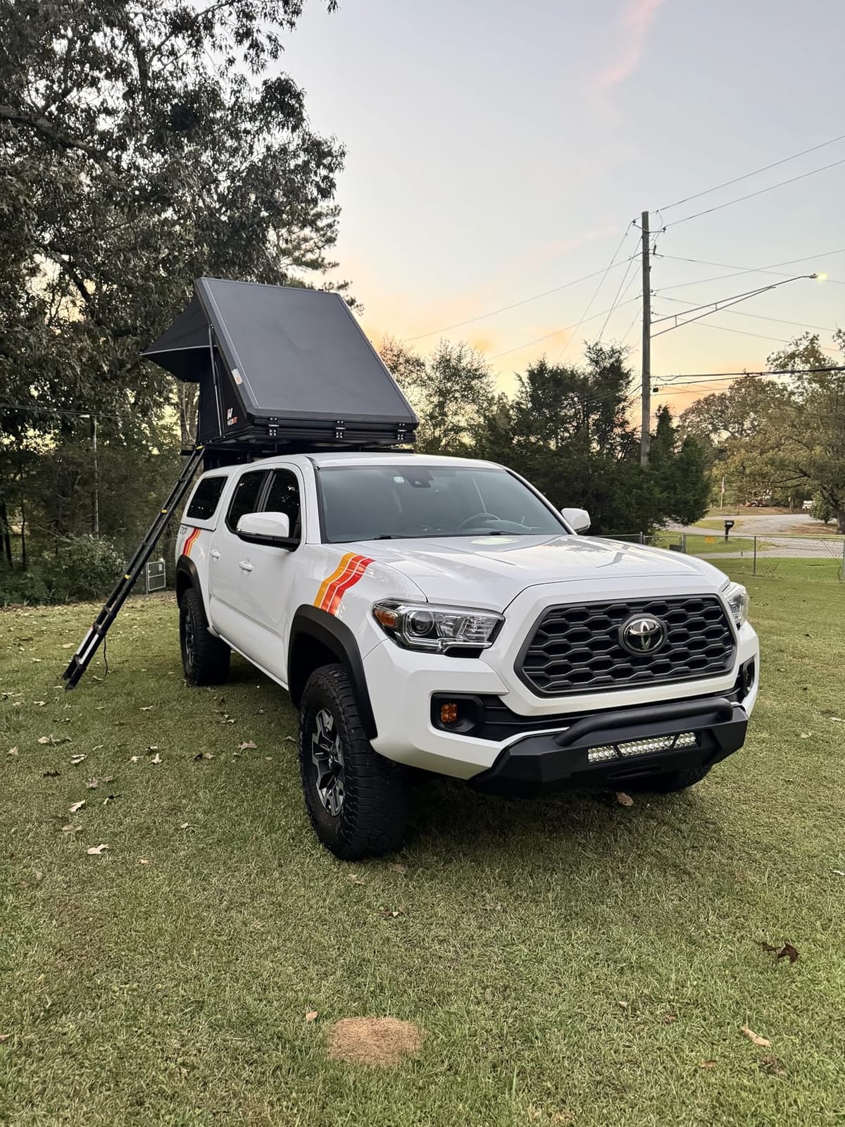 Naturnest Rooftop Tent Hard Shell, Easy Set Up Pop Up Tent for 2 Person Camping, Waterproof UV-Resistant Blackout Privacy 4 Season Tents for Truck, Jeep, SUV, Van, Trailer - Polaris Plus customer photo 1