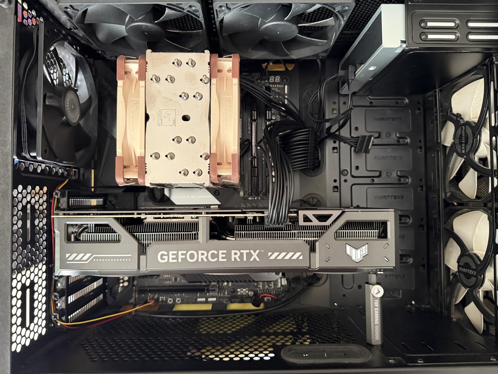 ASUS TUF Gaming NVIDIA GeForce RTX 5070 12GB GDDR7 OC Edition Graphics Card, (PCIe 5.0, HDMI/DP 2.1, 3.125-Slot, Military-Grade Components, Protective PCB Coating, Axial-tech Fans), 3 Year Warranty customer photo 2