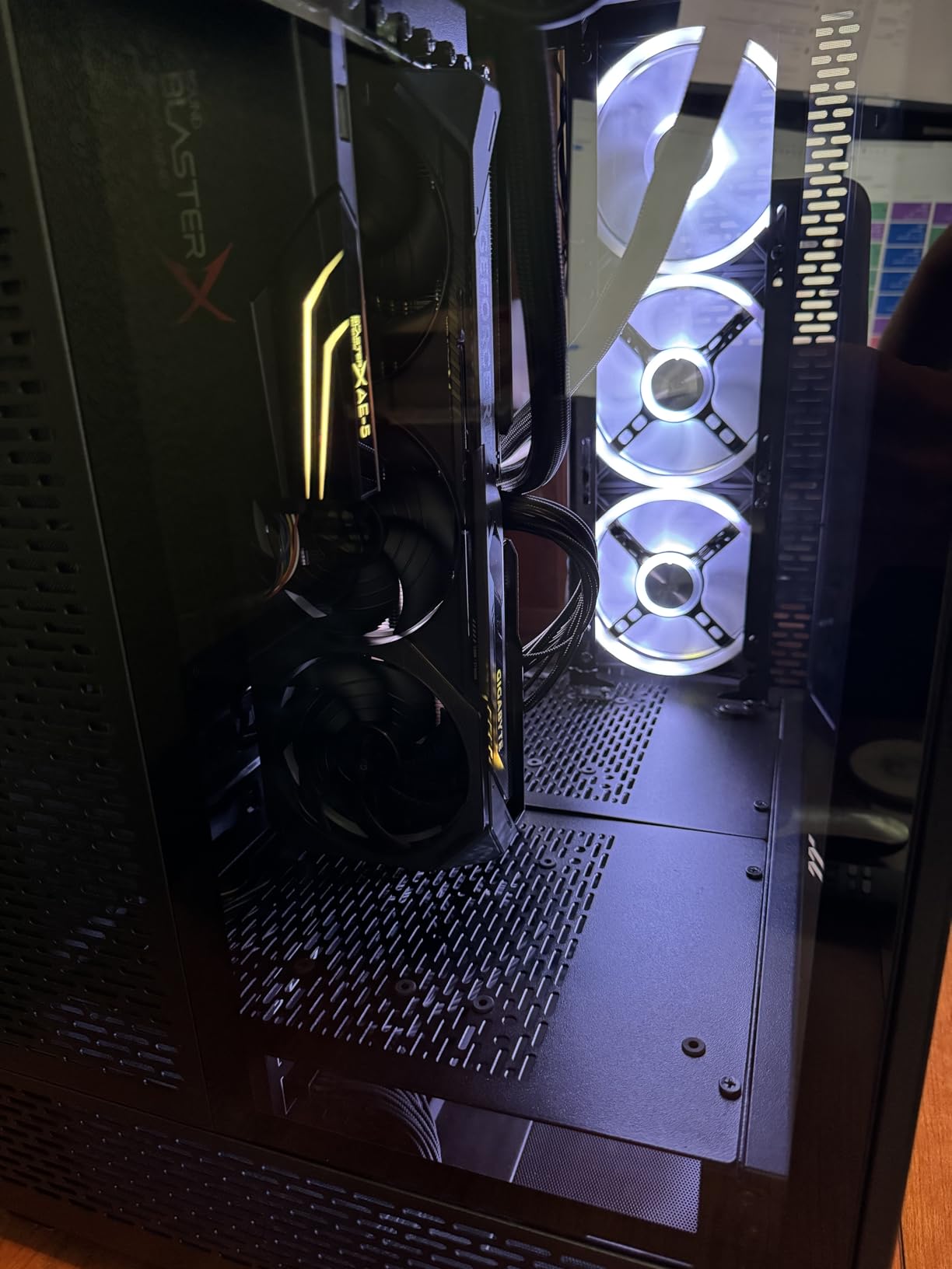 GIGABYTE GeForce RTX 5070 Gaming OC 12G Graphics Card, 12GB 192-bit GDDR7 customer photo 1