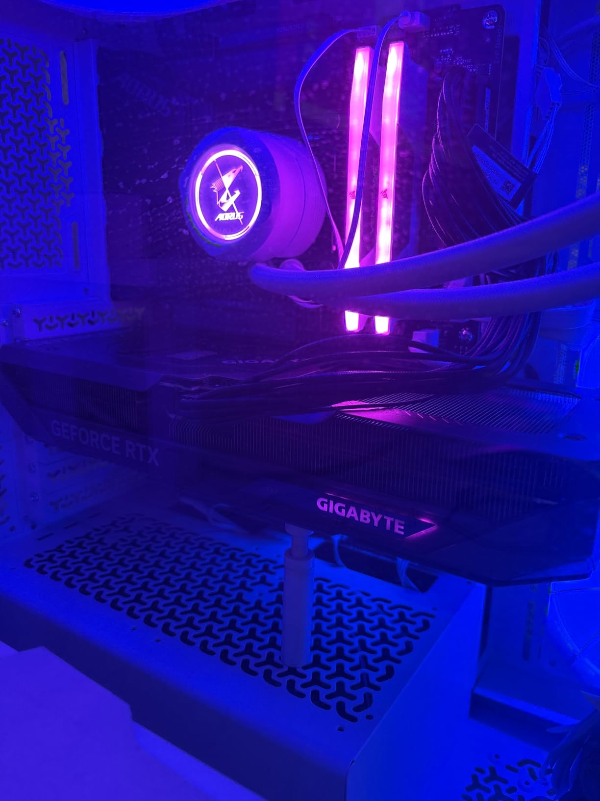 GIGABYTE GeForce RTX 5070 Gaming OC 12G Graphics Card, 12GB 192-bit GDDR7 customer photo 2