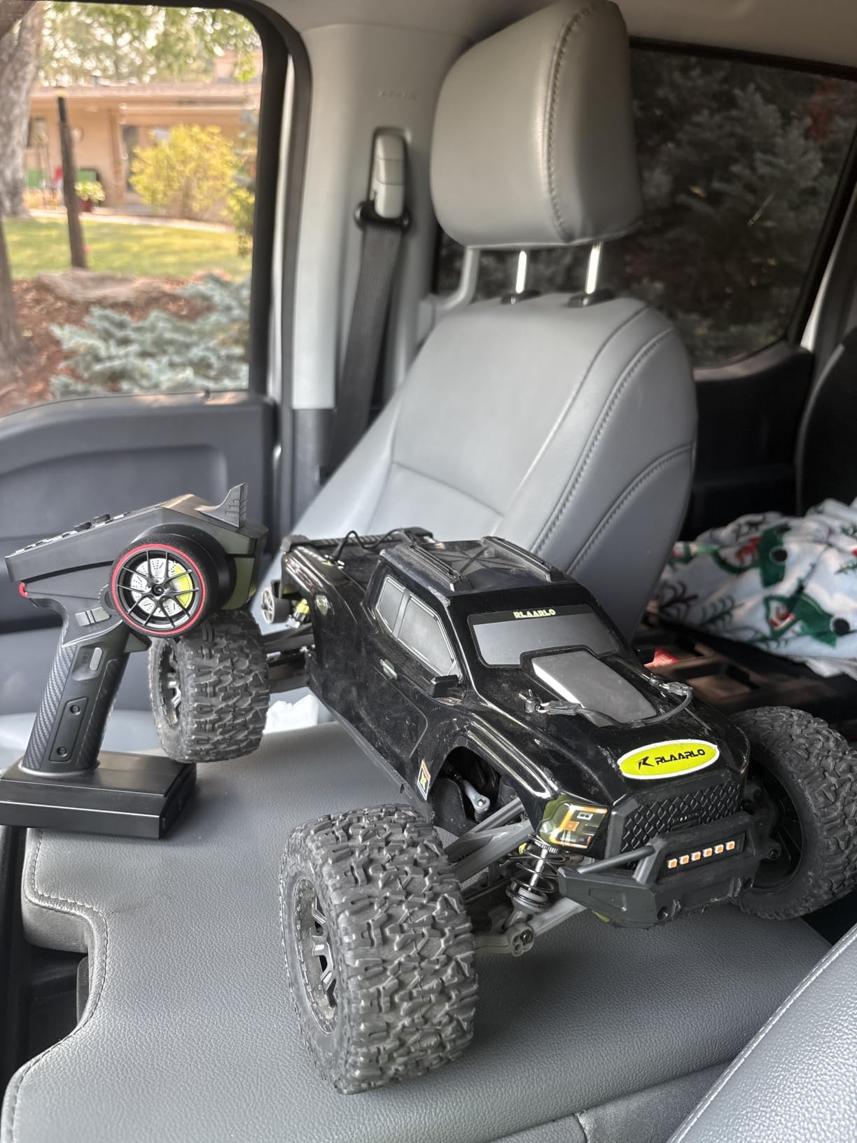 RIAARIO 1/10 Brushless RC Cars, 50+ MPH, 4WD, Waterproof, Carbon Fiber | 3650 2650KV Motor, 60A ESC, Gyro, 11KG Servo, CNC Drivetrain, Alloy Chassis, Oil Shocks and 5-Channel Transmitter customer photo 1