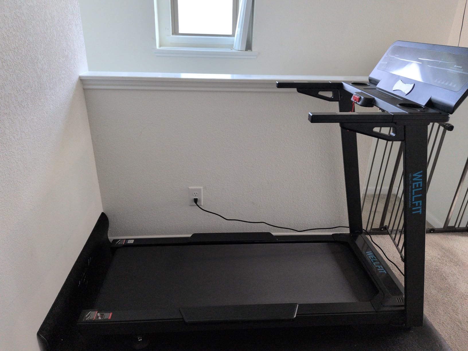 WELLFIT Auto Incline Treadmill, 15% Incline Heavy Duty Treadmill for Home | 4.5HP, 10 MPH, 500 lbs Capacity, 20'' x 55'' Running Area Treadmills with Pulse Sensor, Bluetooth Player & LED Display customer photo 2