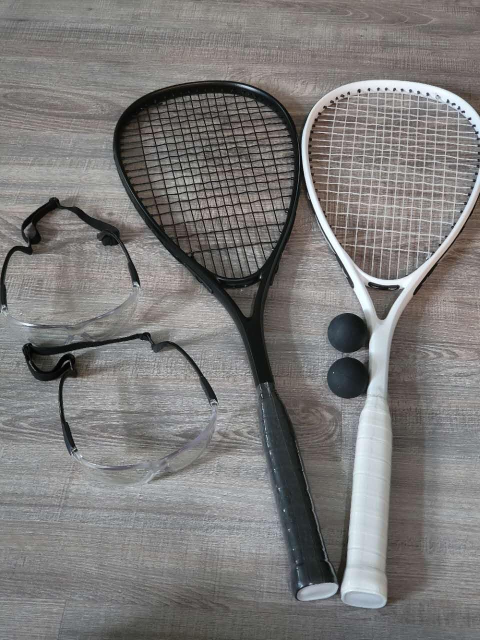 Seenelling 2 Pack Beginner Squash Racquet Set Includes 2 Racquets with Racket Bags 2 Anti Fog Goggles with Cases and 2 Blue Dot Squash Ball for Beginners Training Recreational Play customer photo 1