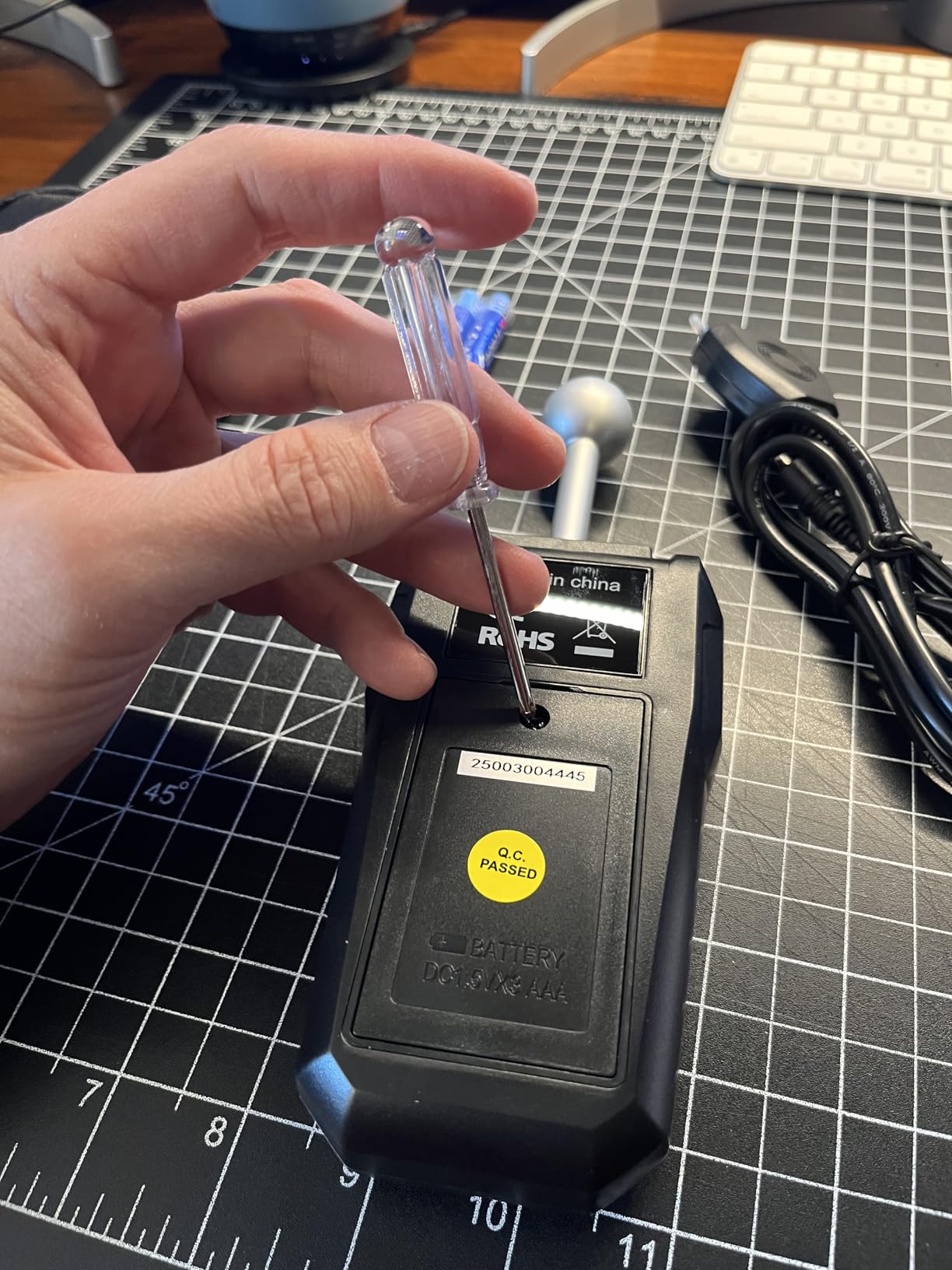 Pin & Pinless Moisture Meter with Color LCD & Acoustic Alarm, Detects up to 20-40 mm; Digital Moisture Detector for Wood, Drywall, Masonry & Other Building Materials customer photo 1