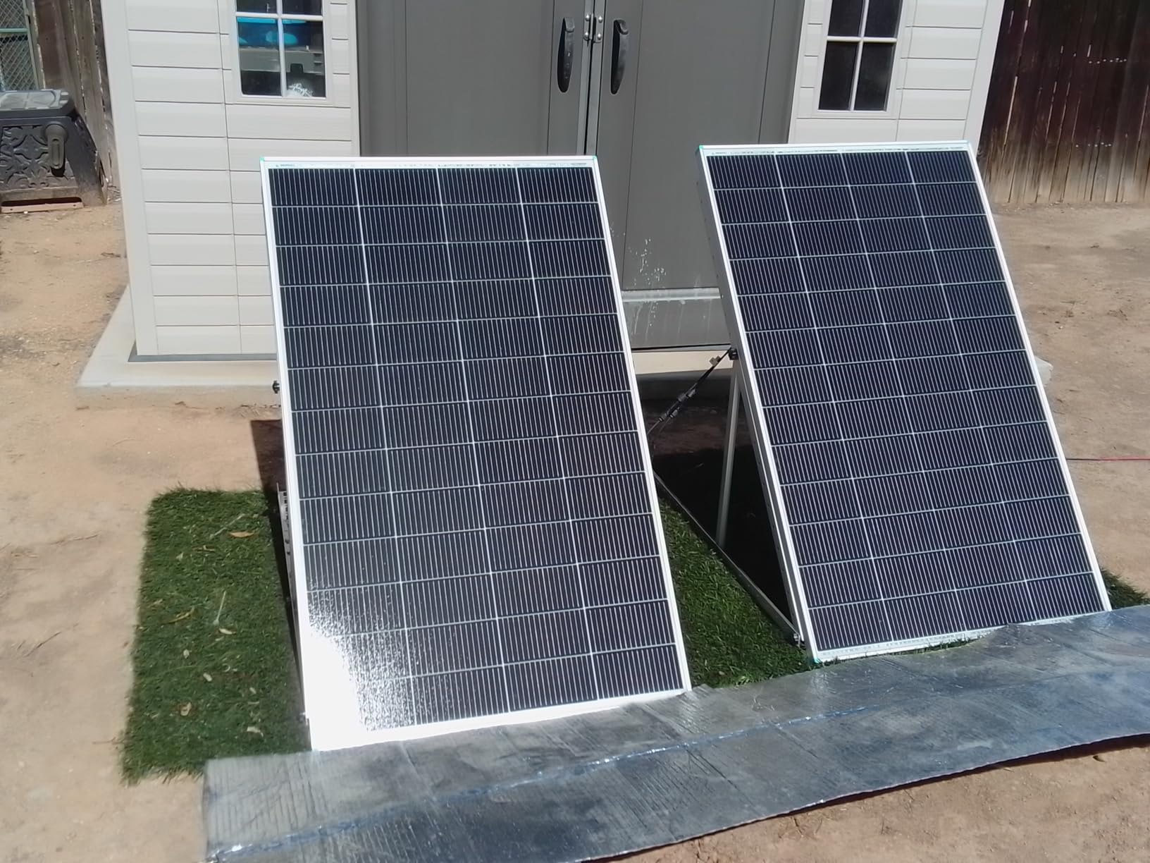 Renogy N-Type 400 Watt Solar Panel, 2Pcs 200W Solar Panels for 12V/24V Systems 25% High-Efficient, PV Module Power Charger for RV Marine Cabin Roof Home Farm Battery customer photo 1
