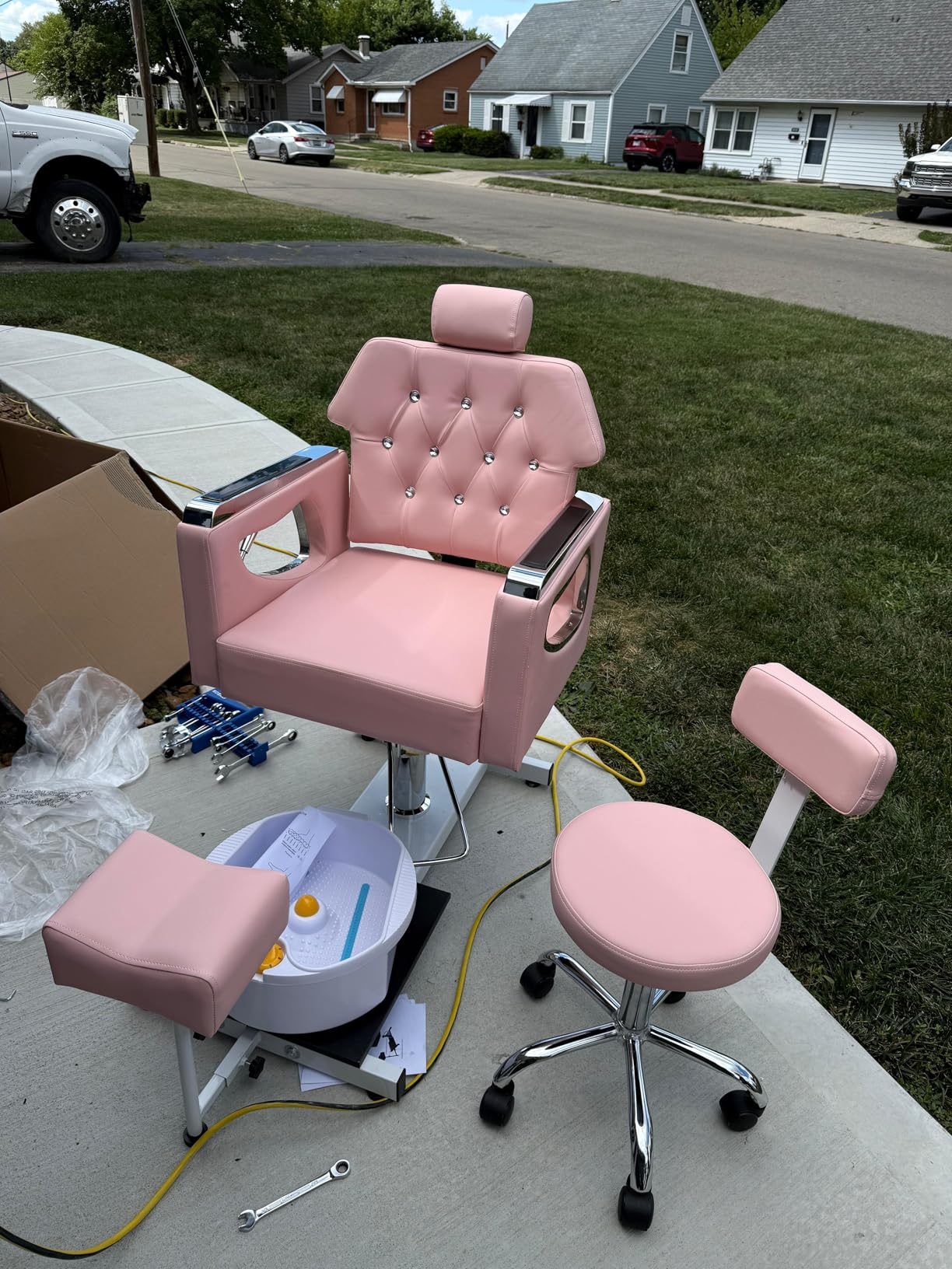 No Plumbing Pedicure Chair for Nail Tech with Foot Basin & Stool | Hydraulic Lifting | 135° Reclining | Bubble Massage | PU Leather | 450 lbs | Ideal for Nail Techs Salon Spa customer photo 2