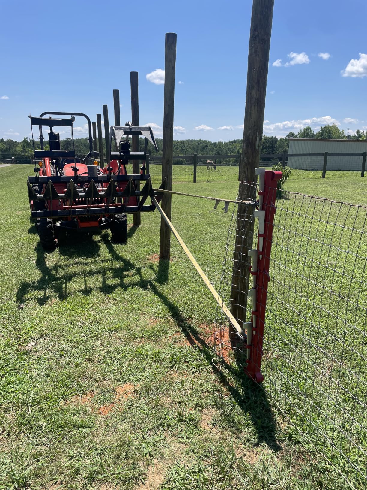 6ft Woven Wire Fence Stretcher Bar with 7 Wedges, Heavy-Duty Carbon Steel Fence Stretcher Tool Wire Puller, Red Anti-Corrosion Coating, 6.67ft Length, Ideal for Farms, Ranches & Outdoor Fencing customer photo 1