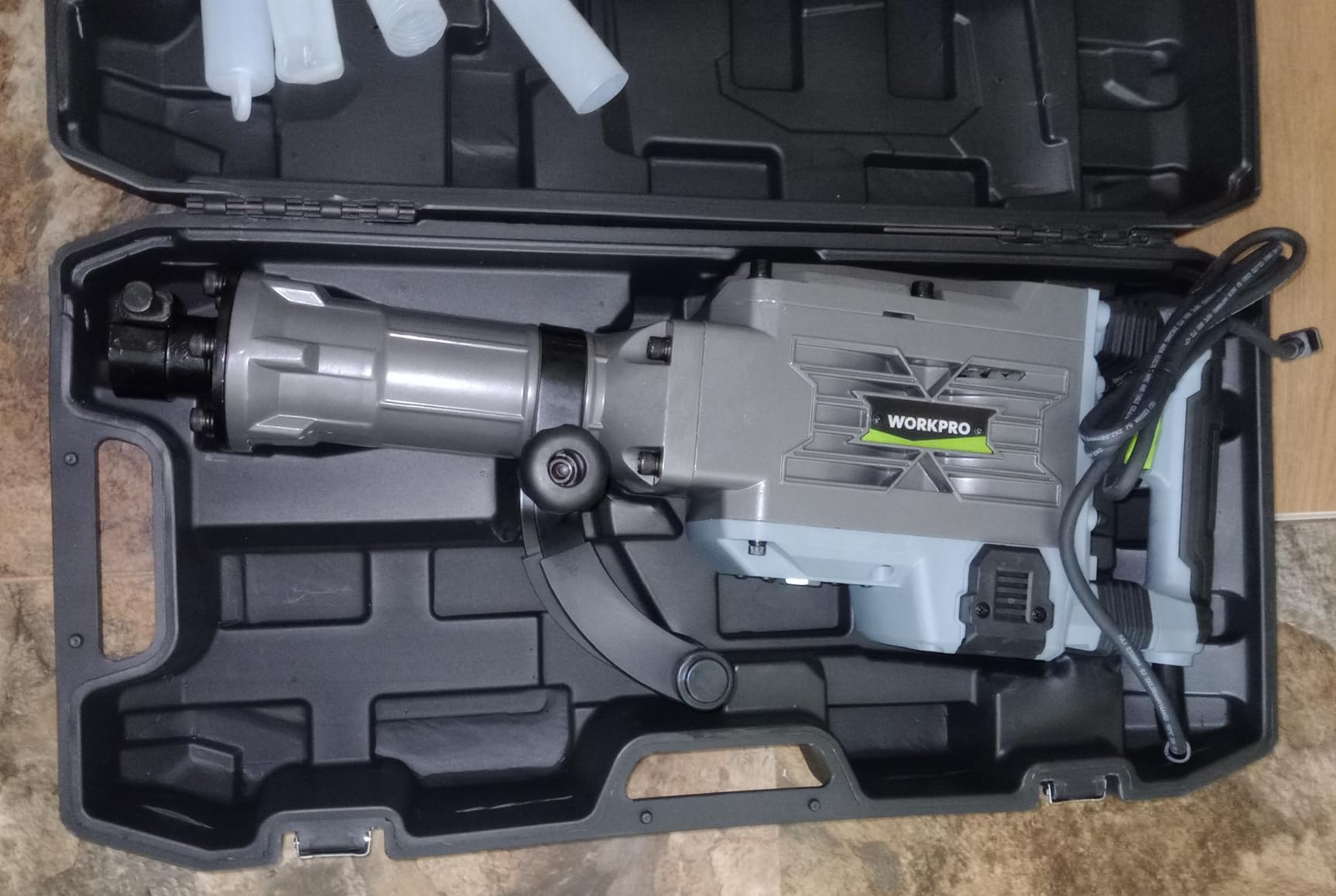 WORKPRO 60 J Demolition Jack Hammer - 15A Heavy Duty Electric Concrete Breaker, 1900 BPM Industrial Jackhammer with 2 HEX30 Chisels, UL Plug, Wheeled Carry Case for Construction & Renovation customer photo 2