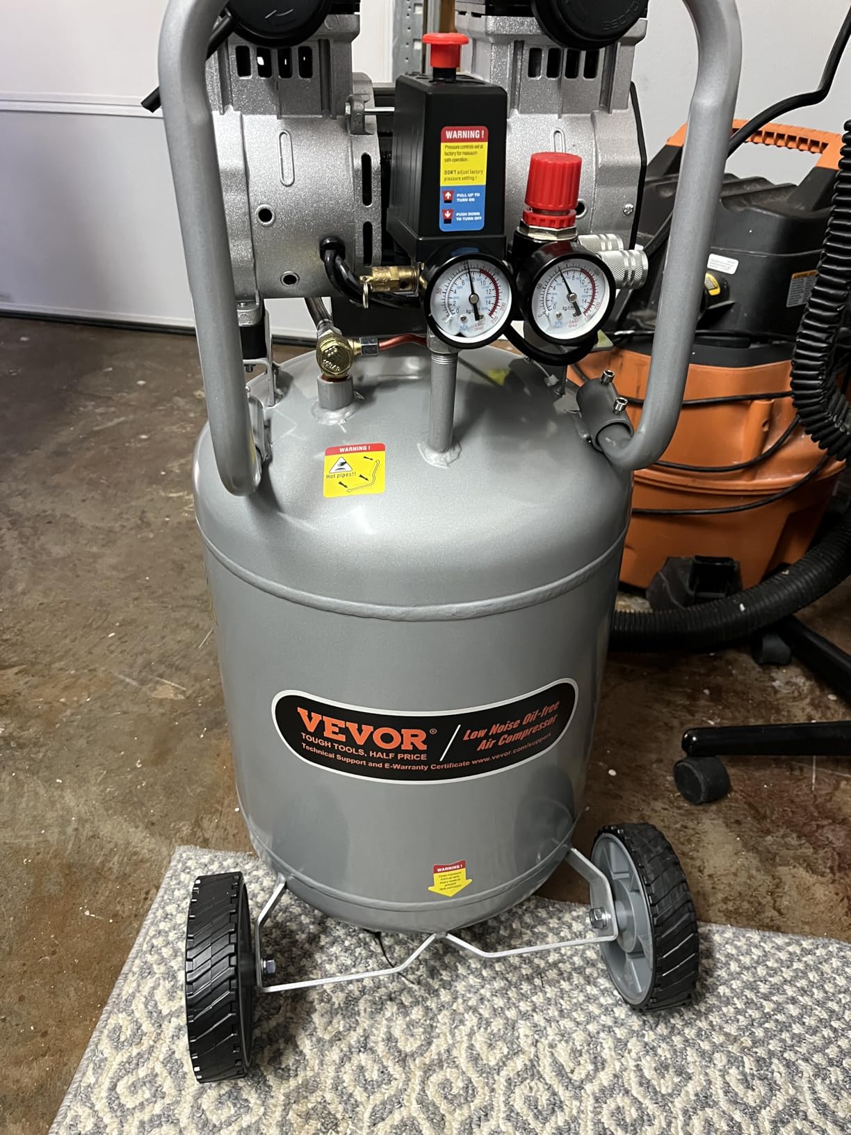 VEVOR 13-Gallon Air Compressor, 2HP, 4.6 SCFM@90PSI, Oil-Free Tank, 66dB Quiet Operation customer photo 1