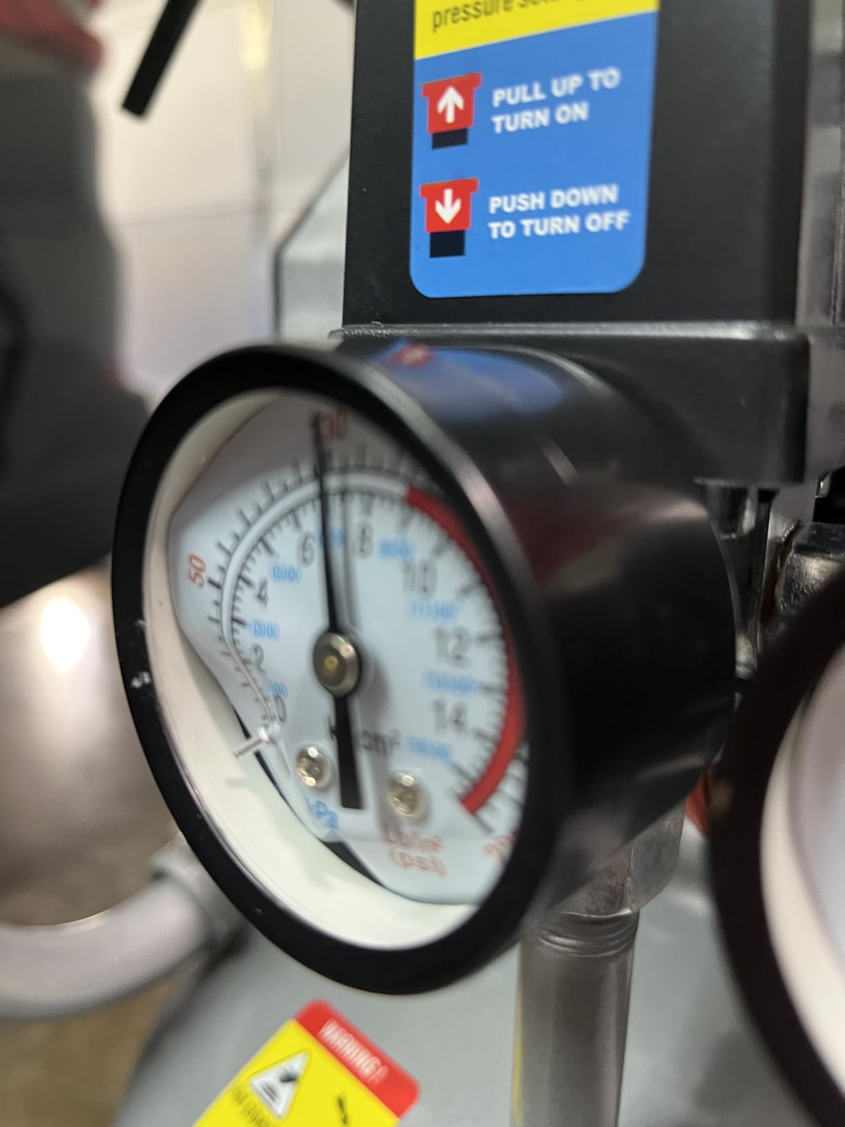 VEVOR 13-Gallon Air Compressor, 2HP, 4.6 SCFM@90PSI, Oil-Free Tank, 66dB Quiet Operation customer photo 2