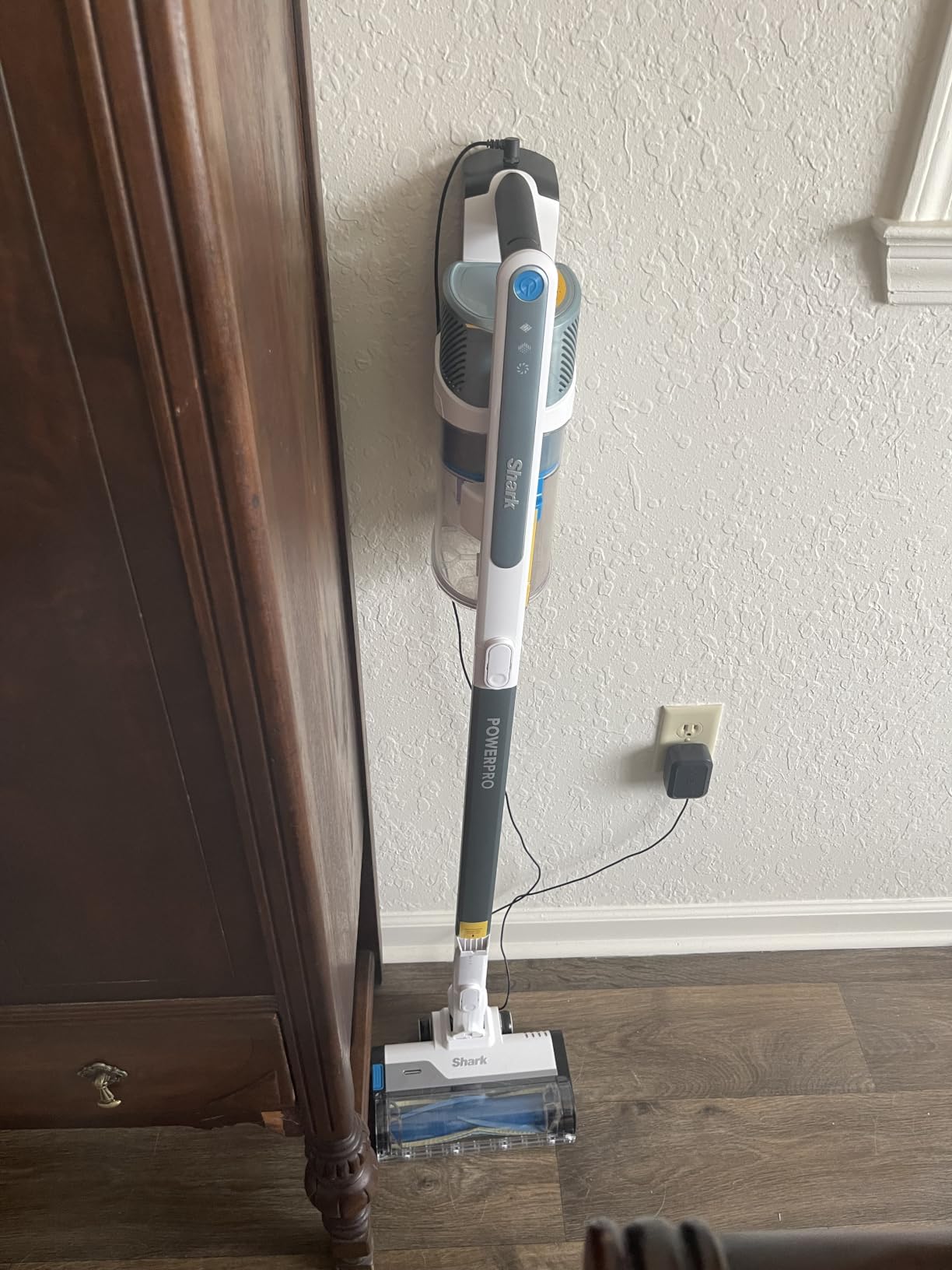 Shark PowerPro Reveal Plus Cordless Vacuum Cleaner - Charcoal - IZ376H | Lightweight Vacuum for Hardwood Floors and Carpet, Handheld Stick Design, Upholstery and Crevice Tools, 40-Min Runtime customer photo 1