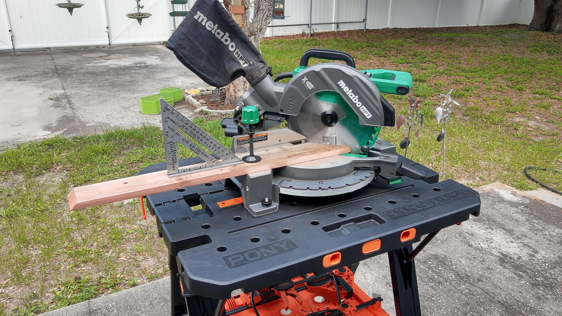 Metabo HPT 10-Inch Single Bevel Compound Miter Saw, 15-Amp Power Saw with Xact Cut Shadow Line, Precision Miter Angles, Single Bevel 0-45, 40T TCT Miter Saw Blade, Lightweight Design, C10FCG2 customer photo 1