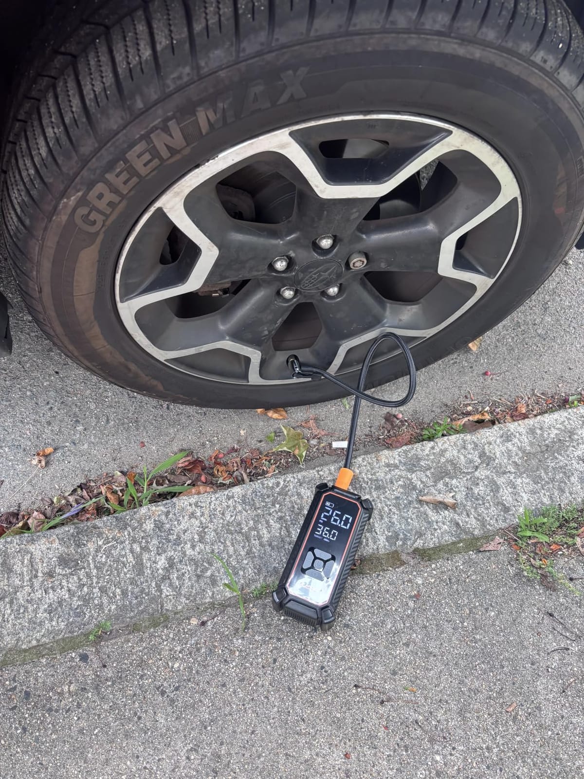 OlarHike Tire Inflator Portable Air Compressor, Dual Power-3 * 2000mAh & 12V DC | Lightning-Fast Inflation, Auto Shut-off, Cordless Air Pump for Car Tires, Bikes, Balls with LED & Digital Pressure Gauge customer photo 1