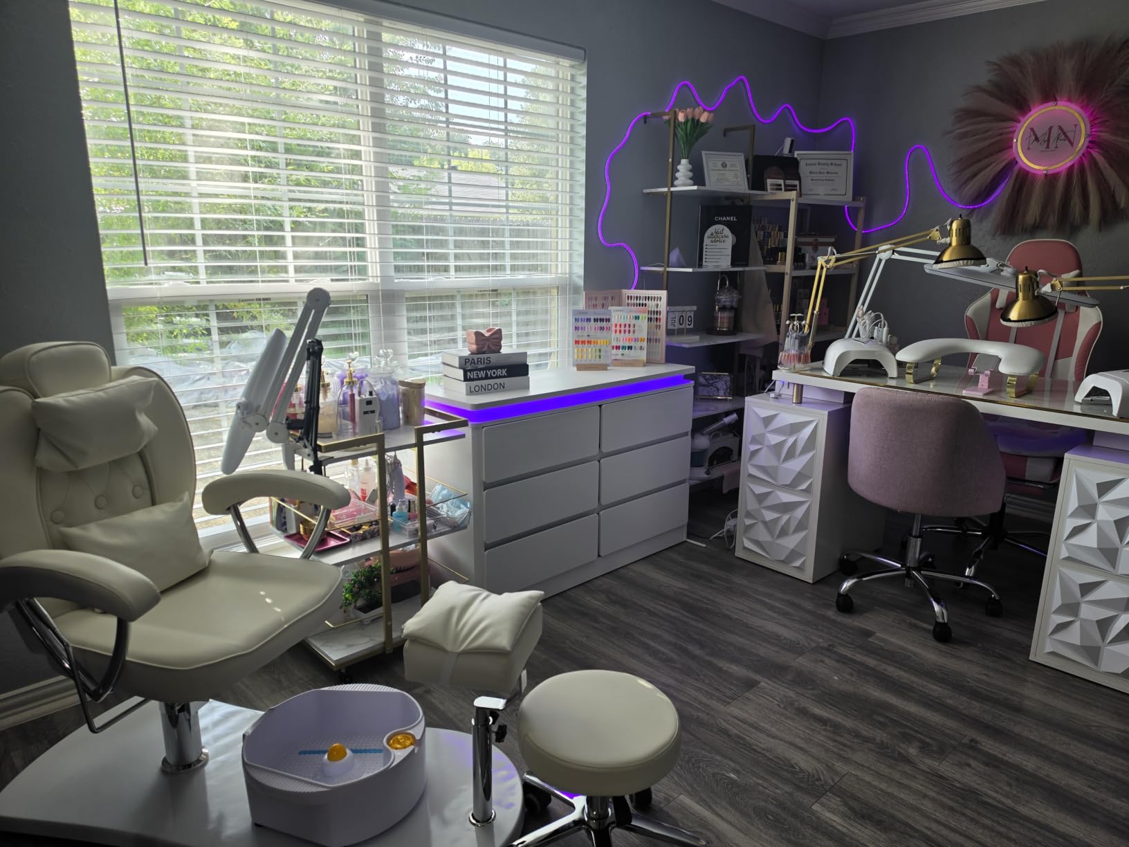 Pedicure Chair No Plumbing with Stool & Foot Bath, 360°Swivel Hydraulic Reclining Pedicure Station with Footrest & Ergonomic Headrest for Nail Tech, Spa, Salon (Black) customer photo 2