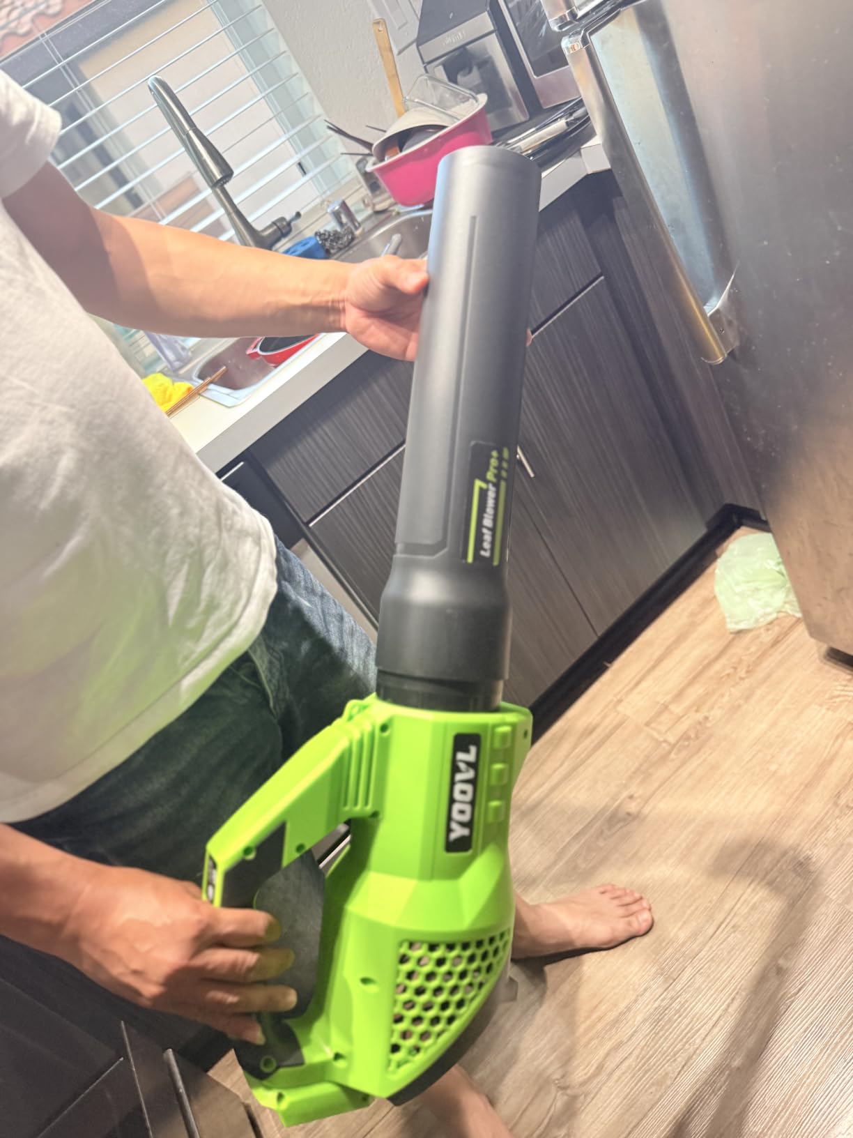 Leaf Blower Cordless, 650CFM Electric Leaf Blowers with 2 x 5.2Ah Batteries and Charger, 3 Speed Modes, 1 x Adjustable Shoulder Strap customer photo 1