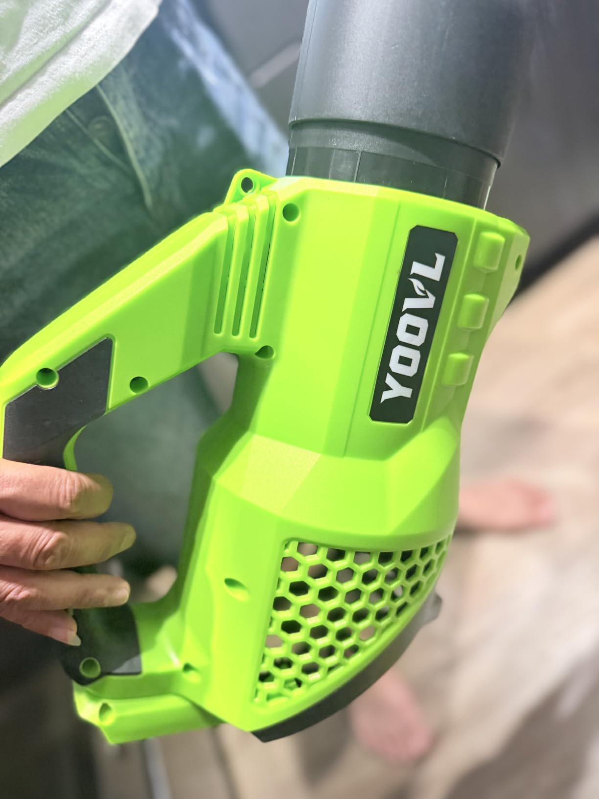 Leaf Blower Cordless, 650CFM Electric Leaf Blowers with 2 x 5.2Ah Batteries and Charger, 3 Speed Modes, 1 x Adjustable Shoulder Strap customer photo 2