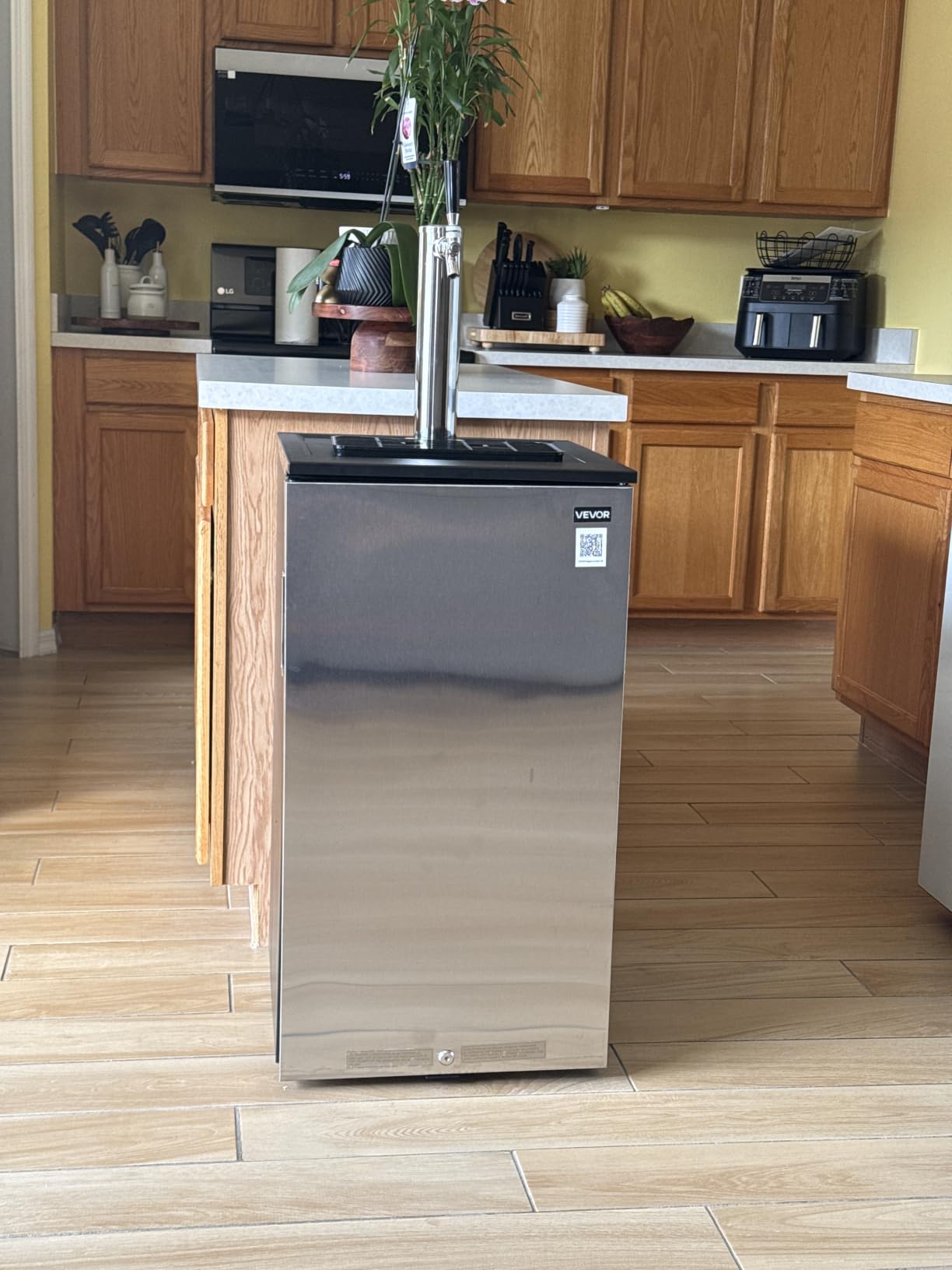 VEVOR Beer Kegerator, Single Tap Commercial Draft Beer Dispenser for D system, Refrigerator With Shelves, Hold 1 Sixth Keg, 2.5lbs CO2 Tank, 92L customer photo 1