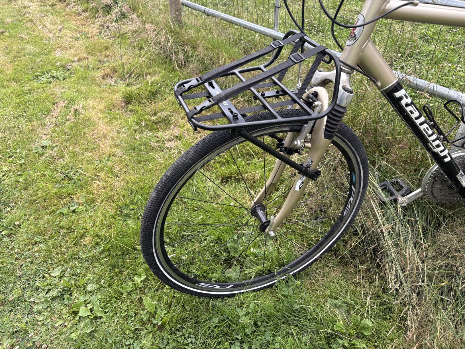 Bike Front Rack - Front Bicycle Cargo Rack with Struts - Front Mount Aluminium Pizza Rack Bike Rack for Mountain, Gravel, Touring Bikes customer photo 1