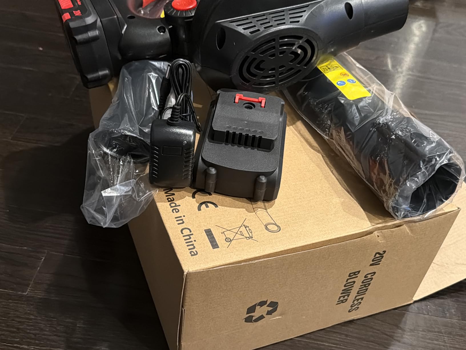 MZK 20V Cordless Leaf Blower, Lightweight Electric Blower | 2 x 4.0Ah Batteries & Charger, 130 MPH Air Speed, 450 CFM Air Volume for Leaves, Patio, Lawn & Yard Cleanup customer photo 2