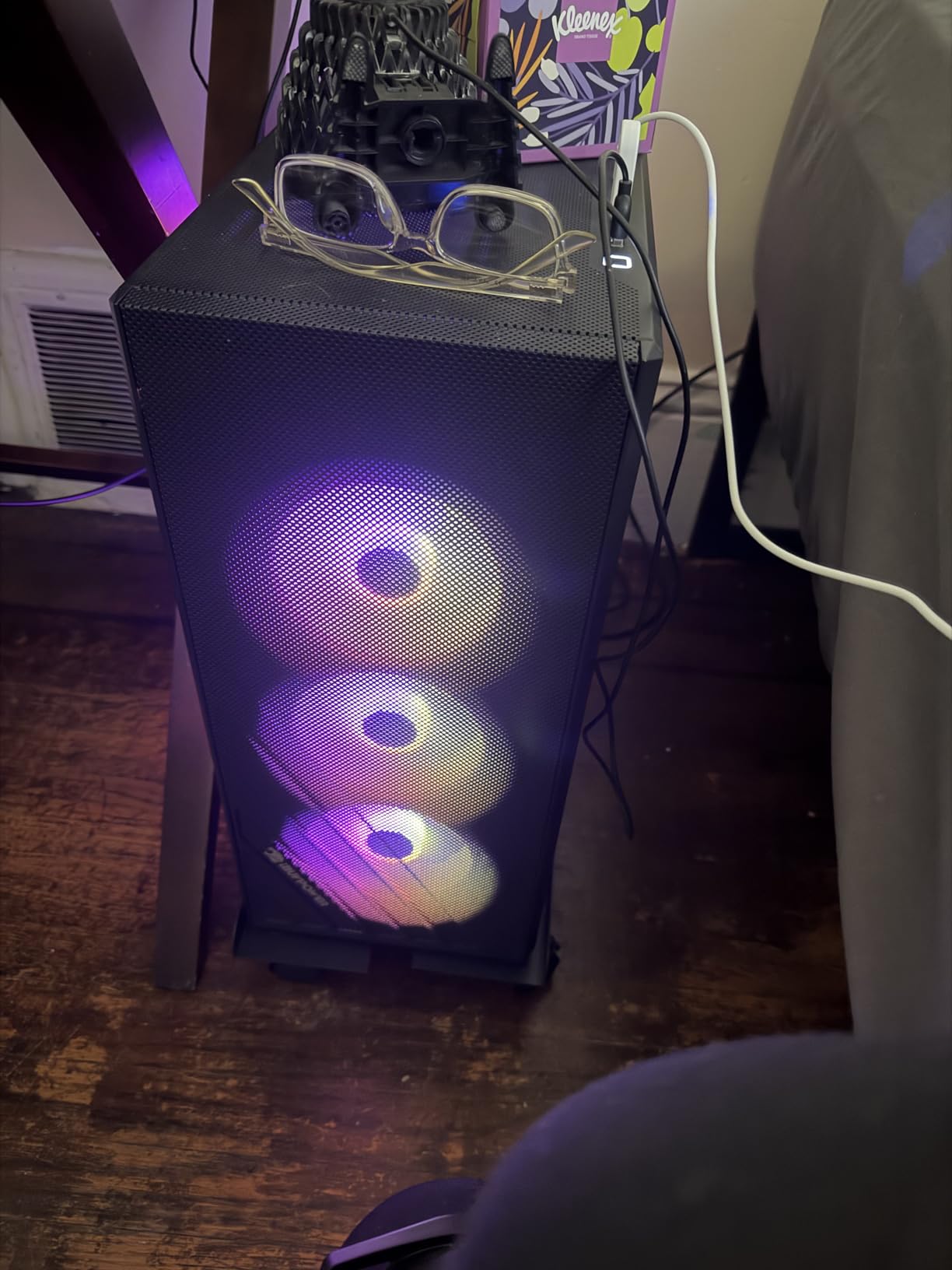 iBUYPOWER Scale Gaming PC Desktop AMD Ryzen 5 8400F CPU, NVIDIA GeForce RTX 5050 8GB GPU, 16GB DDR5 RGB 5200MHz RAM, 1TB NVMe SSD, Windows 11 Home, Computer with Gamer Keyboard and Mouse - SCA5N5501 customer photo 2