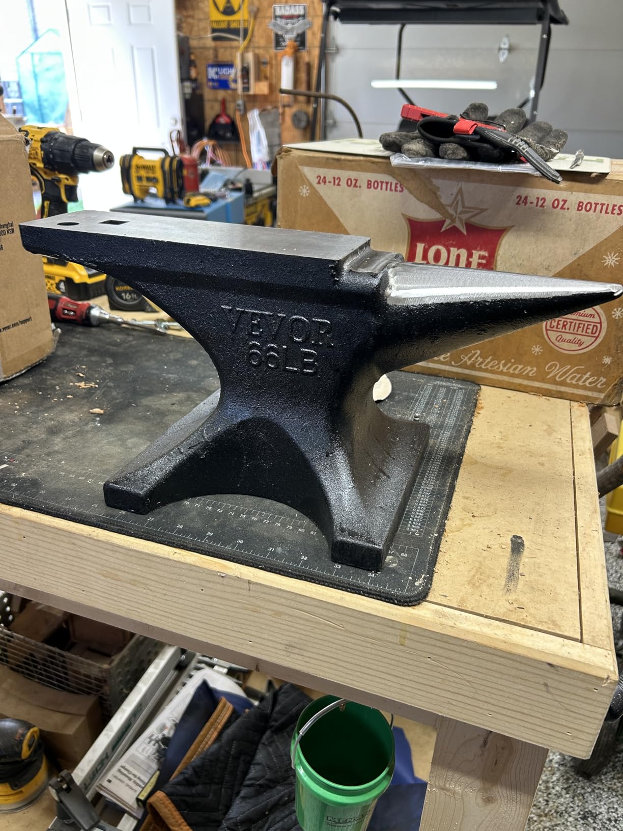 VEVOR Single Horn Anvil, 66 lbs, High Hardness Cast Steel, Rugged Round Horn Anvil Blacksmith, with Pritchel and Hardy Hole, Large Countertop Stable Base, Metalsmith Tool for Bending and Shaping customer photo 2