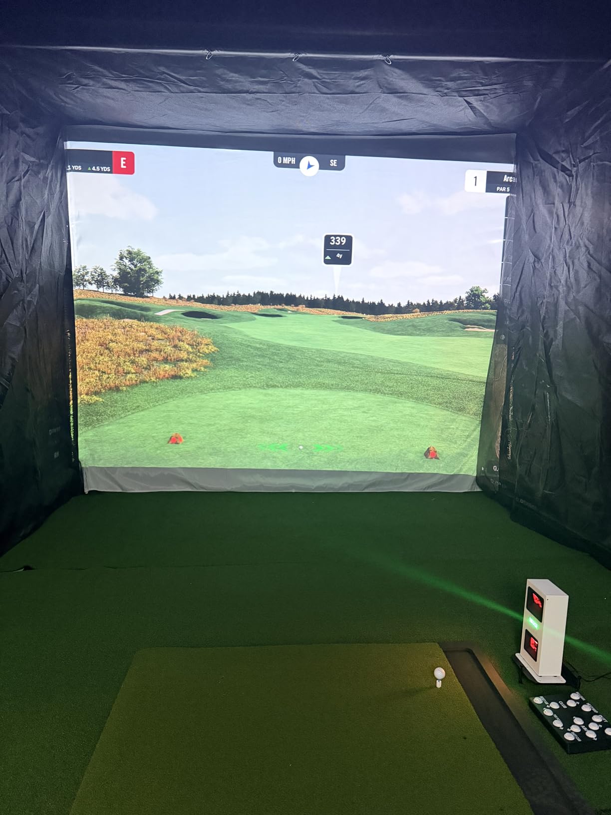 Uneekor EYE MINI CORE Golf Launch Monitor & Simulator, 15 Ball Data Points, Near-Zero Latency, Works with GSPro, TGC19 & E6 customer photo 1