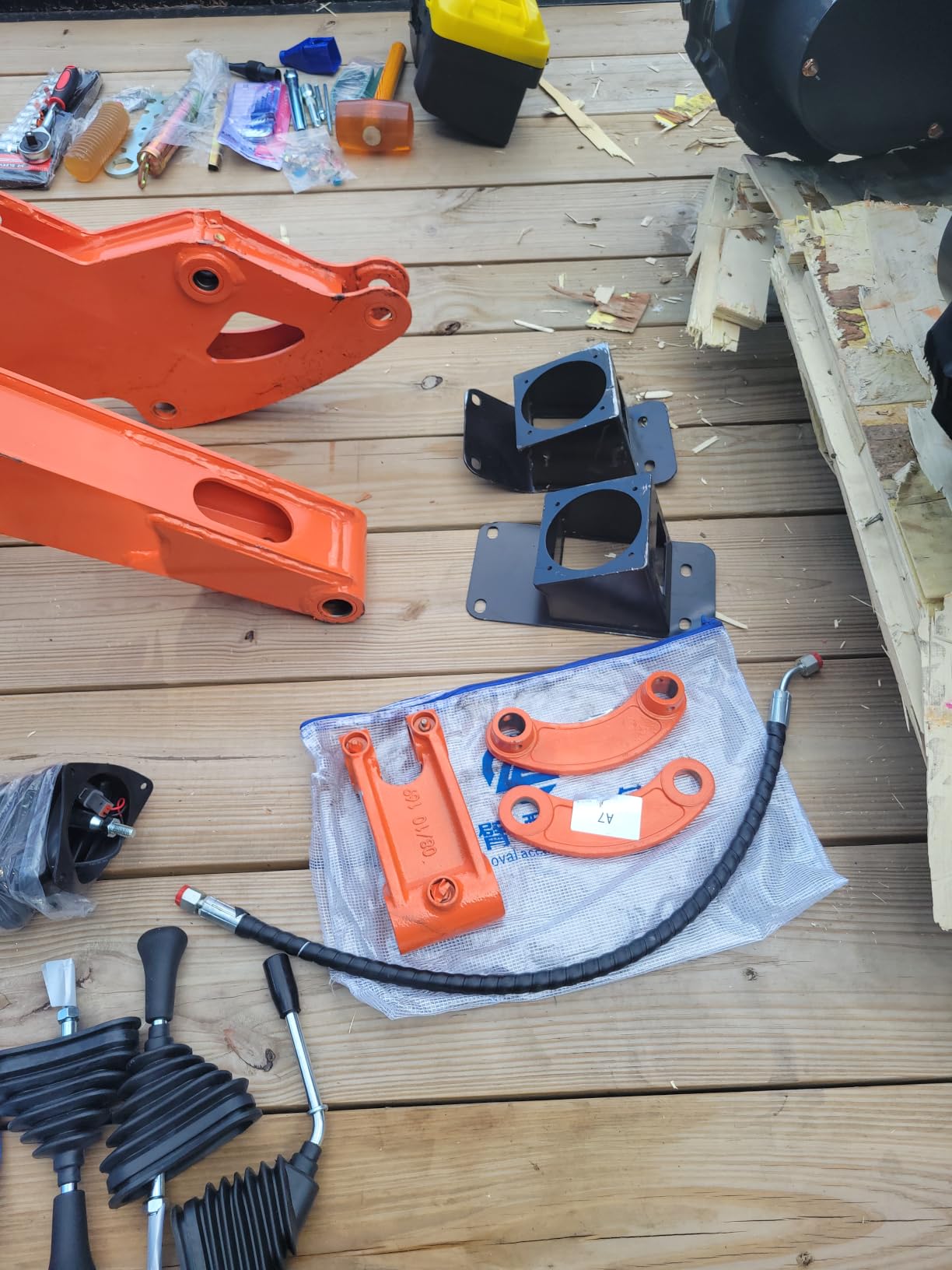 2650lb Mini Excavator, 90% Pre-Assembled with 13.5HP Gas Engine, Securely Shipped in Wooden Crate Packaging, Hydraulic Thumb, Quick Connect Attachments for Garden, Farm & Small Construction customer photo 1
