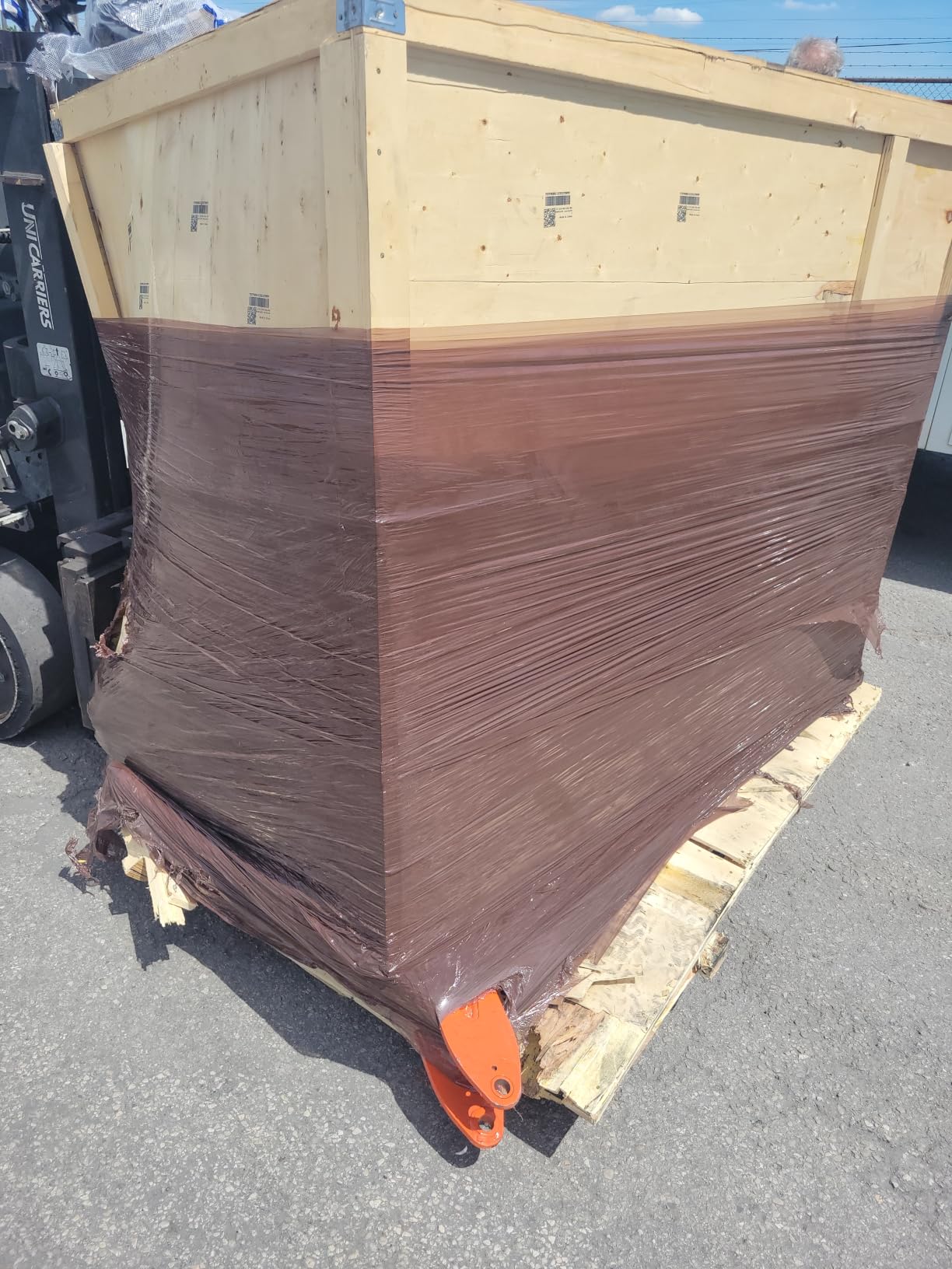 2650lb Mini Excavator, 90% Pre-Assembled with 13.5HP Gas Engine, Securely Shipped in Wooden Crate Packaging, Hydraulic Thumb, Quick Connect Attachments for Garden, Farm & Small Construction customer photo 2