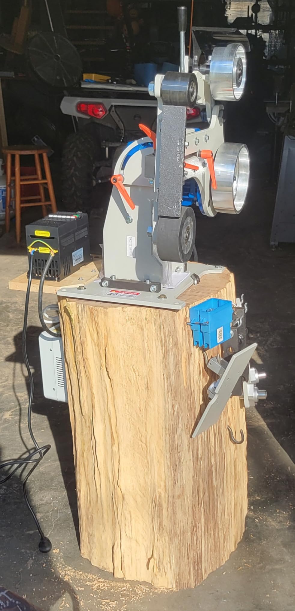 JLD Professional Belt Grinder Sander, 2x72 Inch Belt, 1500W Electric Motor with 2.2KW VFD, 2 sets of grinding kits with 3 grinding methods,Vertical and Horizontal operation includes 3 sanding belts. customer photo 2