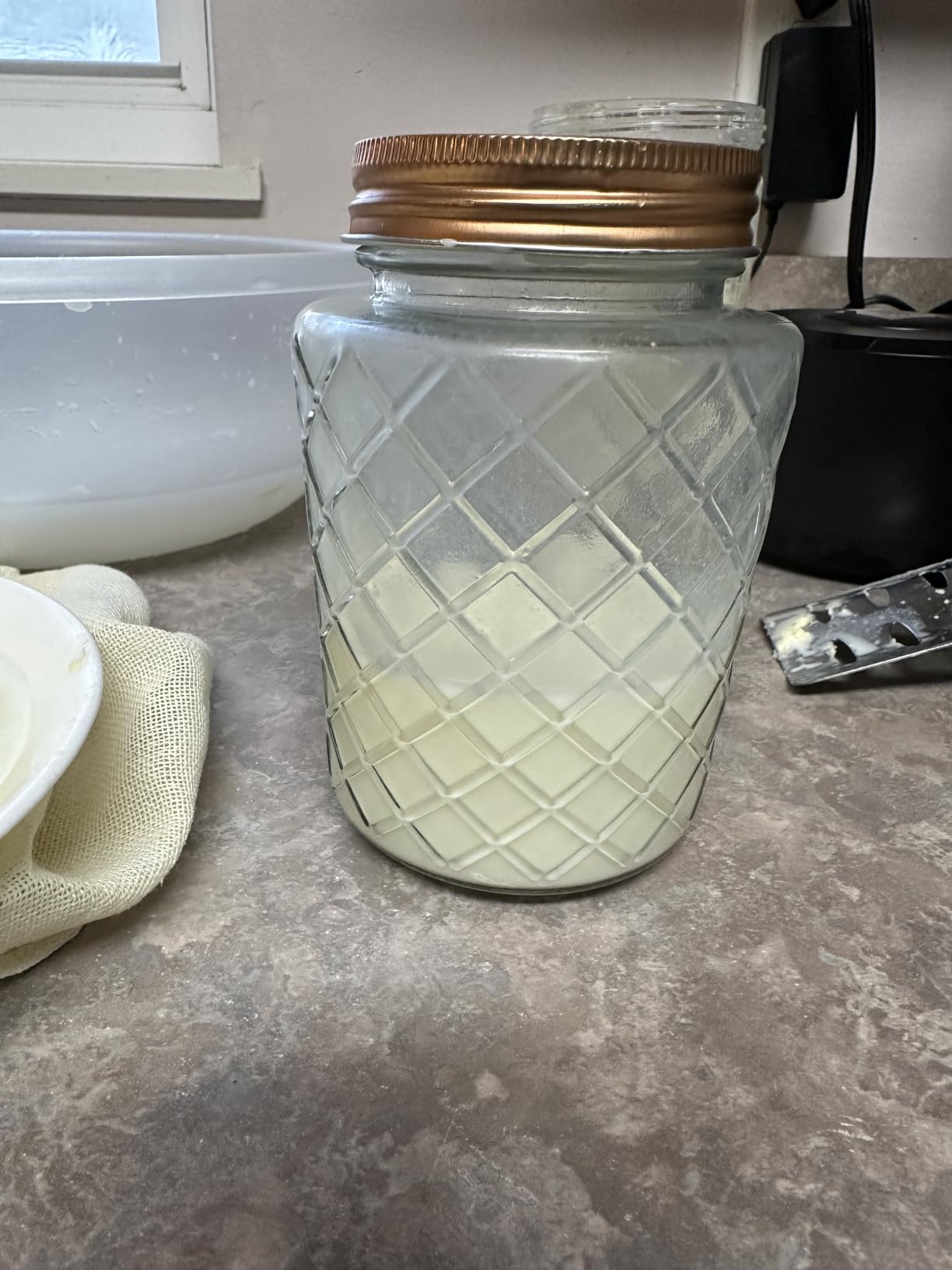 IFOLO Electric Butter Churn - One-Touch Butter Maker in 5-10 Mins, 34oz Glass Jar with High-Speed Brushless Motor customer photo 2
